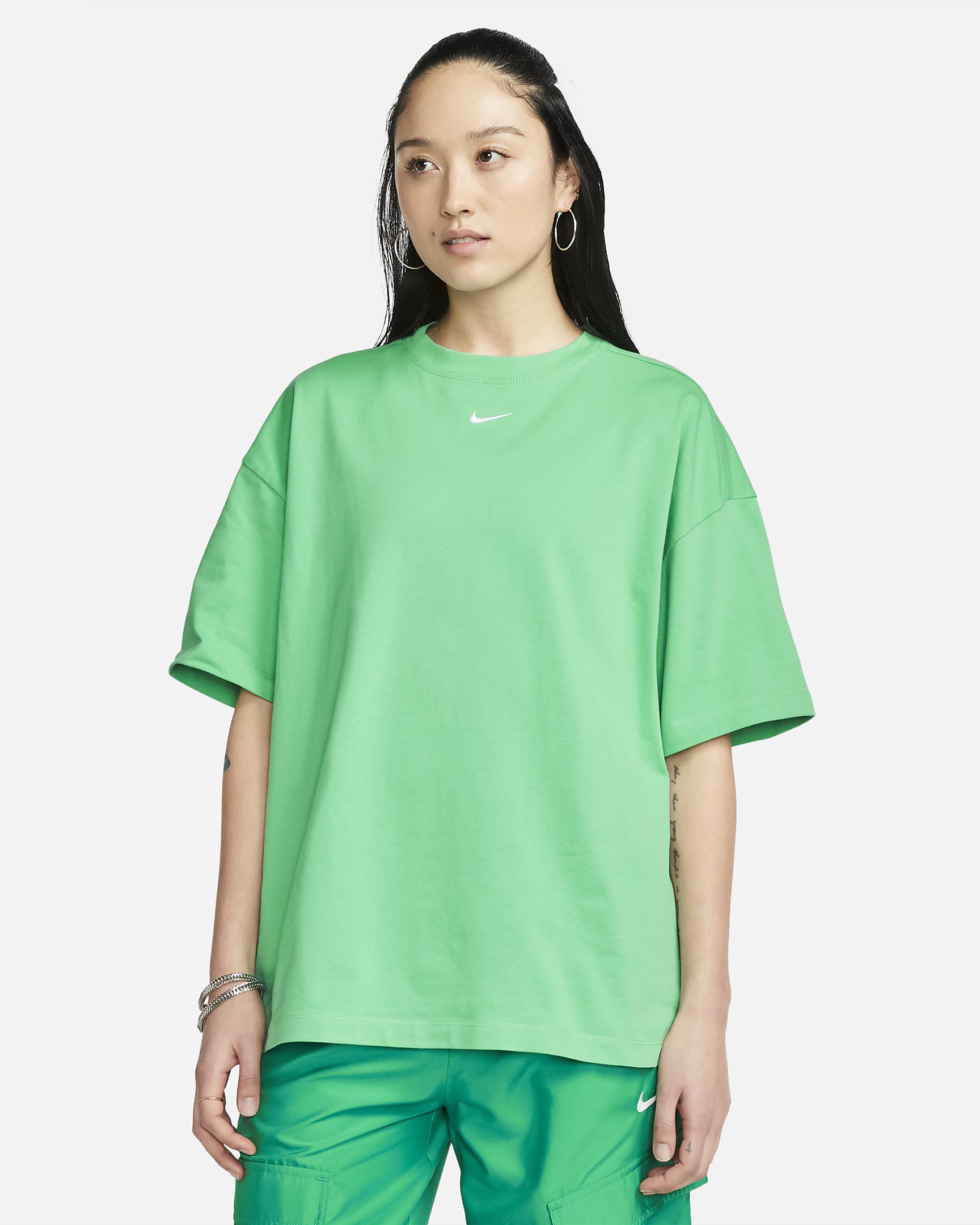 Nike Sportswear Essential 女子 Oversize 风短袖T恤 - 春绿/白色