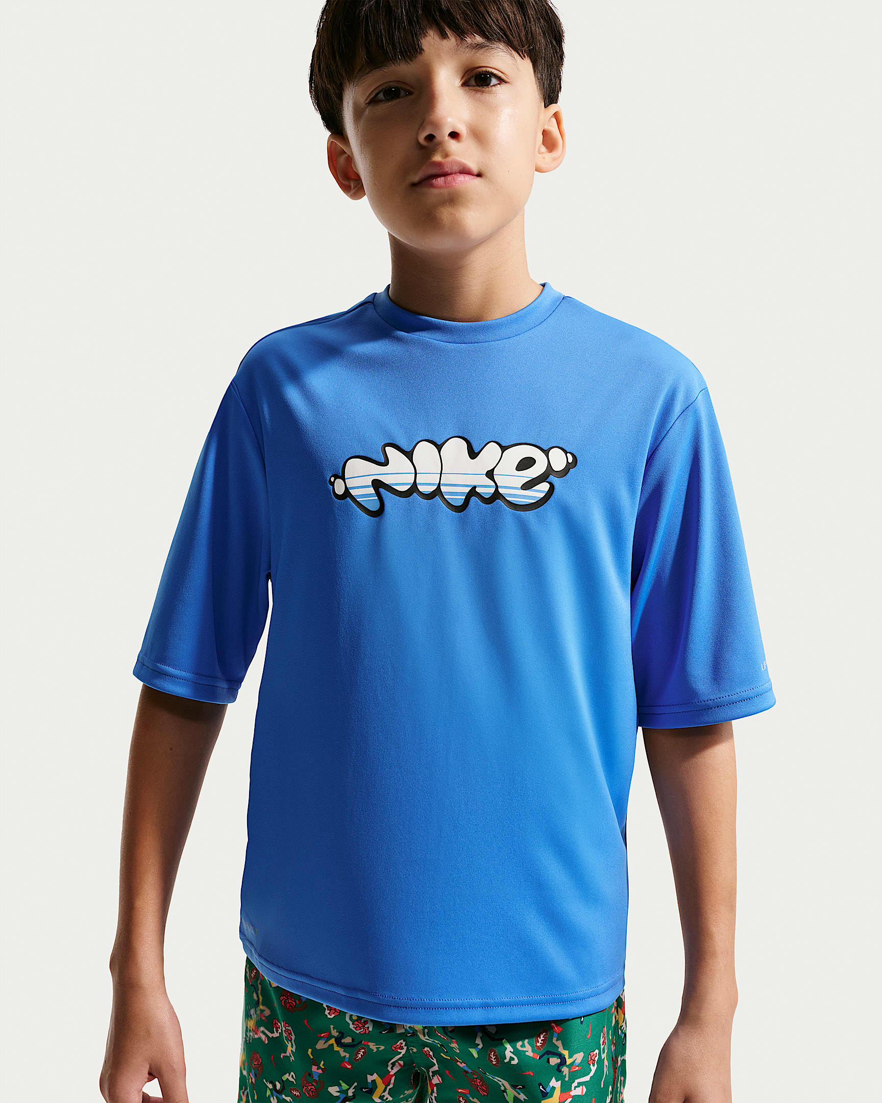 Nike Swim Hydroguard Dri-FIT 大童（男孩）速干短袖上衣 - 水晶蓝/大学蓝/尘光子色/白色