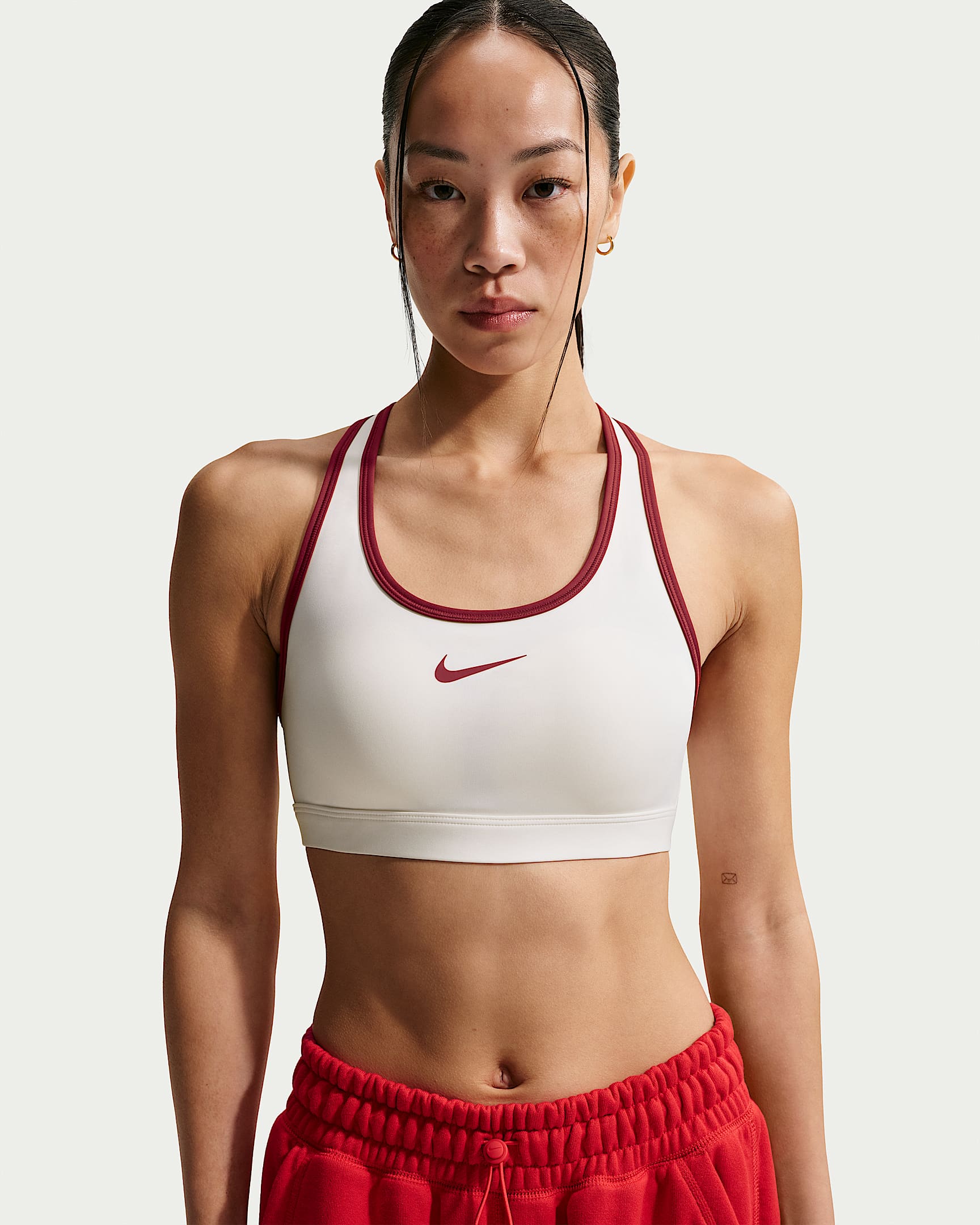 Nike Swoosh 马年限定脱缰系列新年款女子速干中强度支撑运动内衣 - 帆白