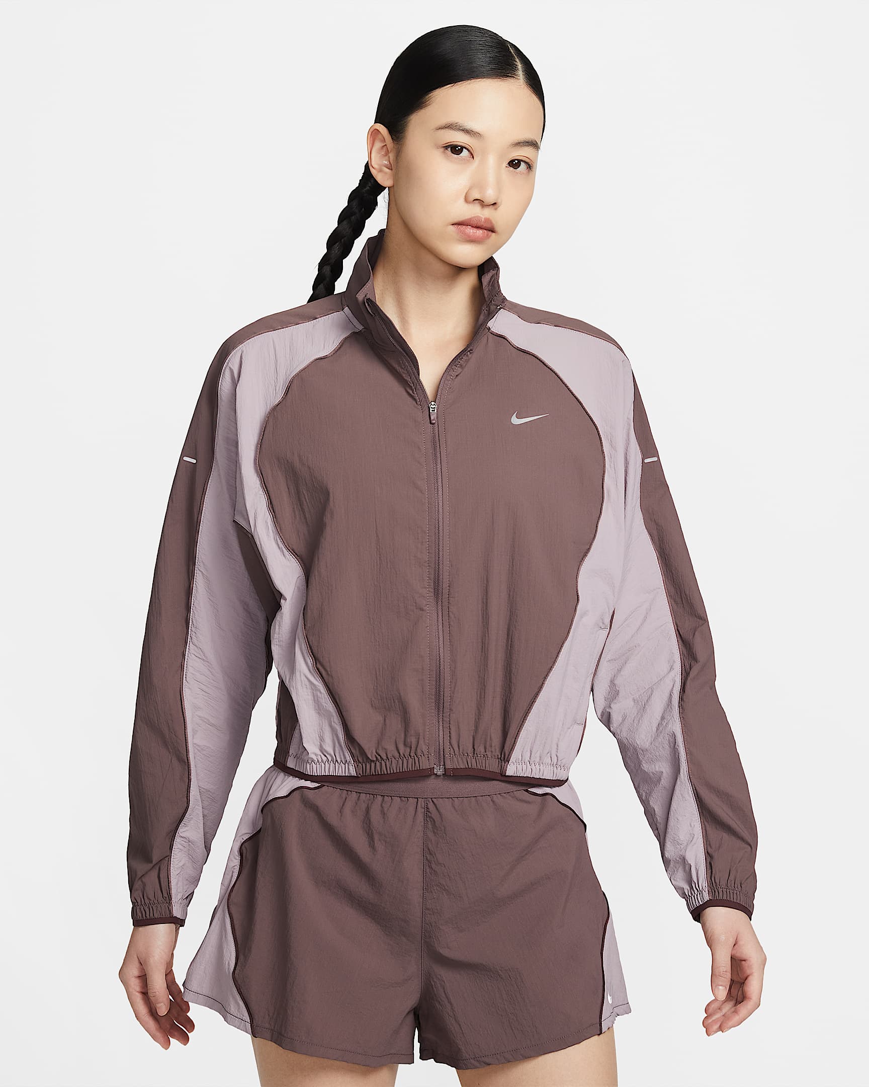 Nike Swift 女子拒水防晒跑步夹克 - 图腾黑紫/浅矿石紫/鲜亮勃艮第酒红