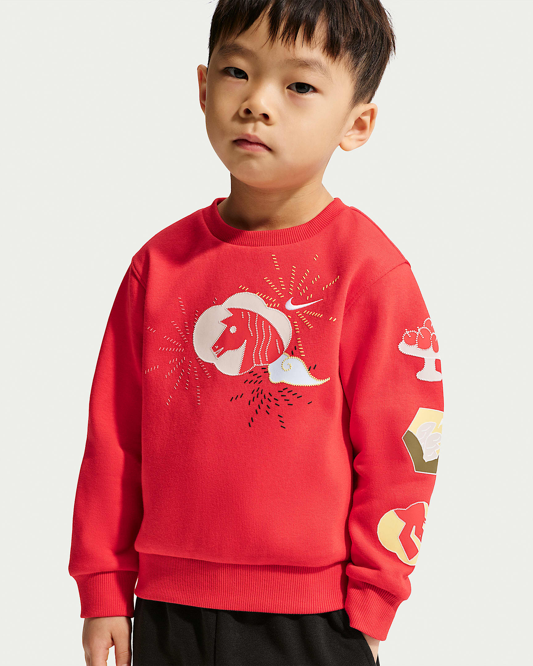 Nike Sportswear Club 马年限定脱缰系列新年款婴童加绒圆领上衣 - 大学红/白色/黄色/白色