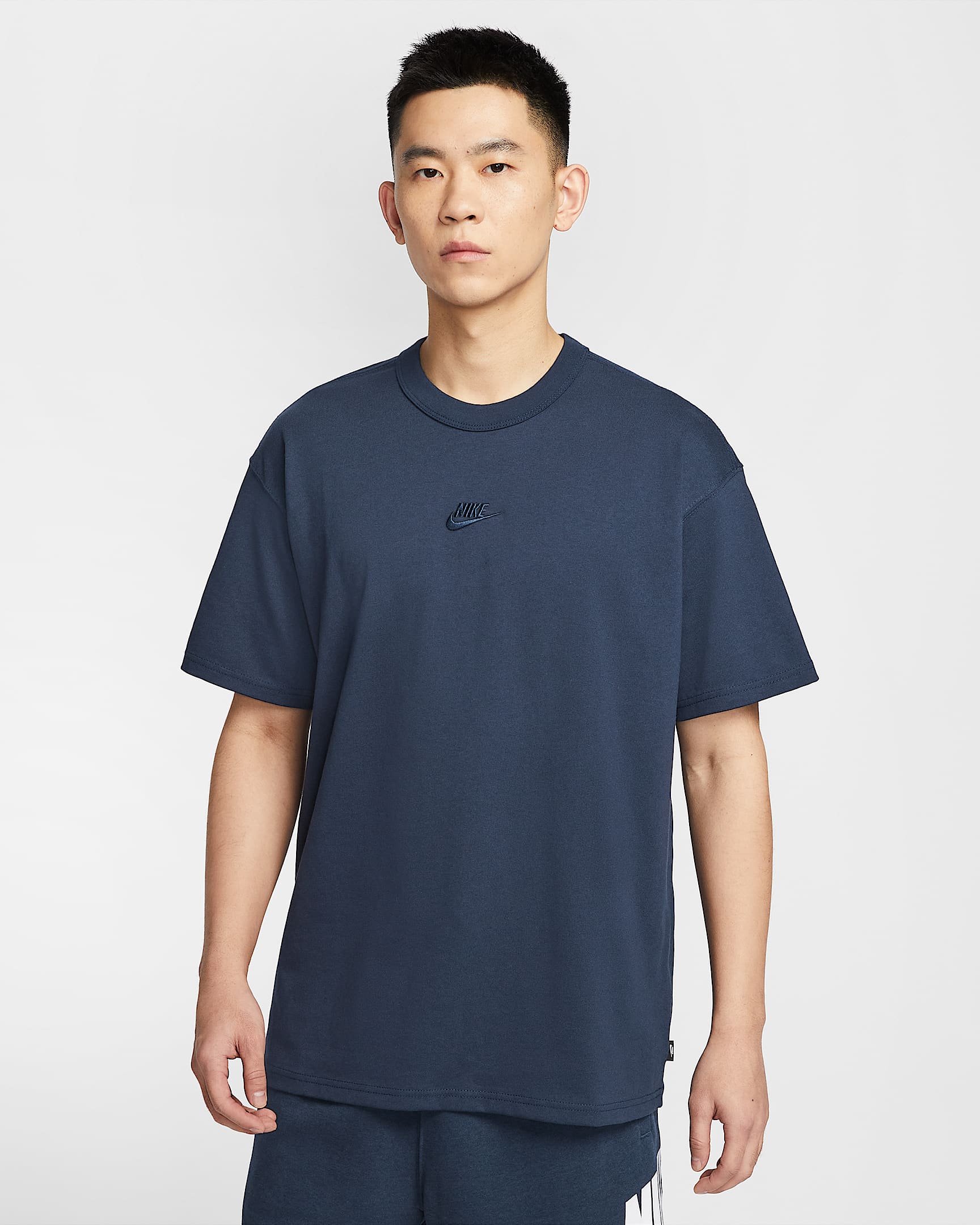 Nike Sportswear Premium Essentials 男子厚实棉料宽松舒适纯棉T恤 - 黑曜石色