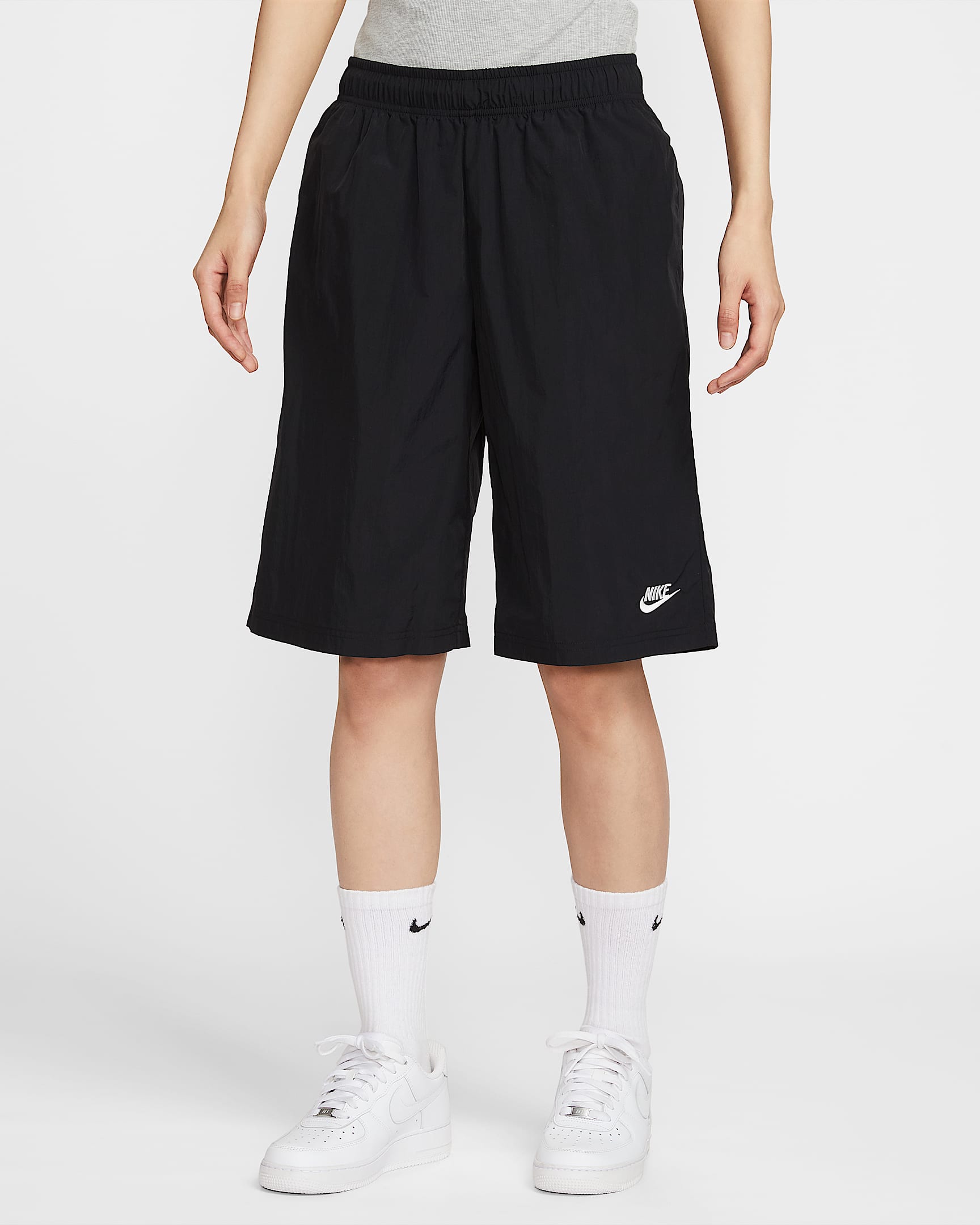 Nike Sportswear 女子中腰宽松短裤 - 黑/帆白