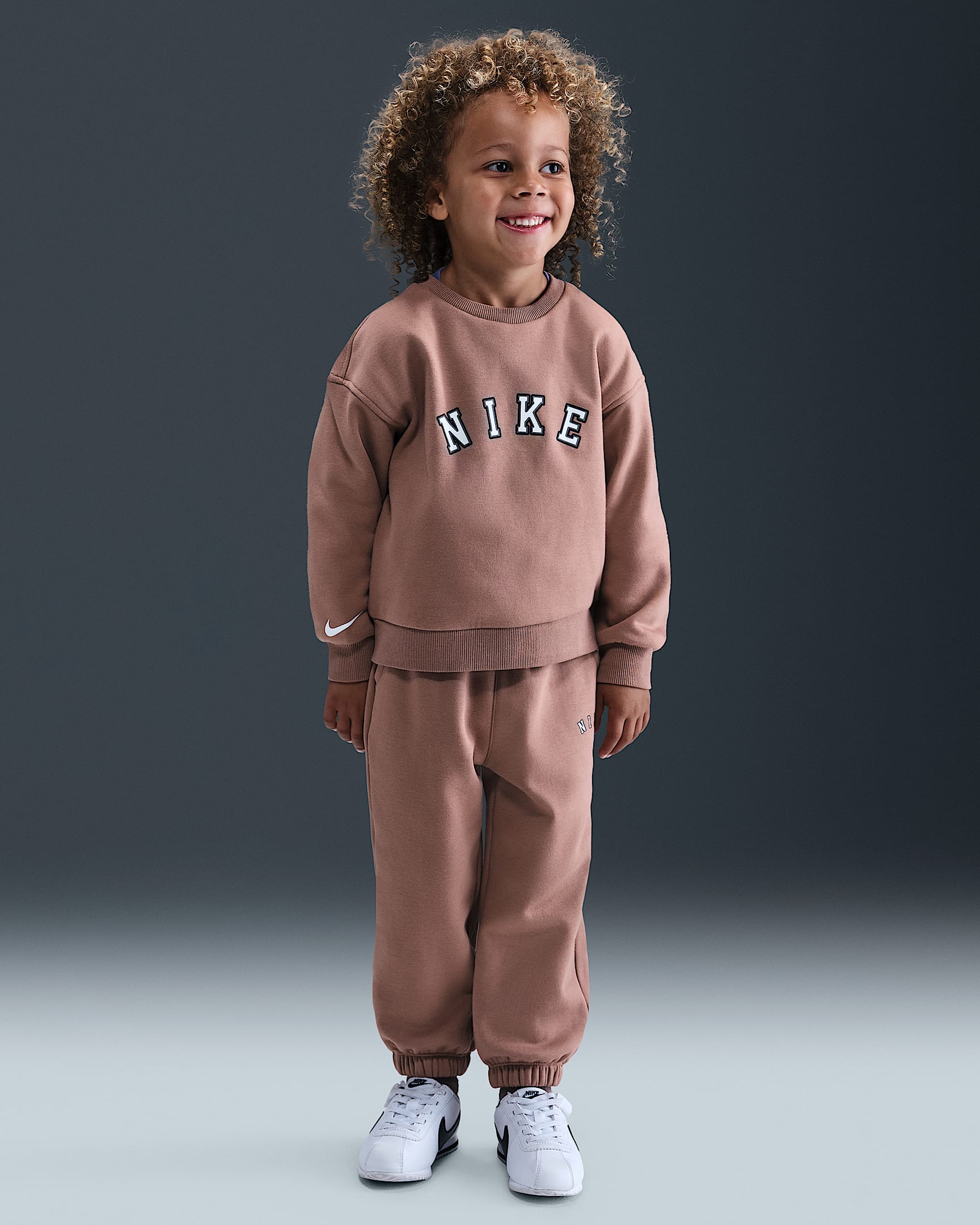 Nike Cozy 婴童加绒圆领上衣和长裤套装 - 沙漠黄