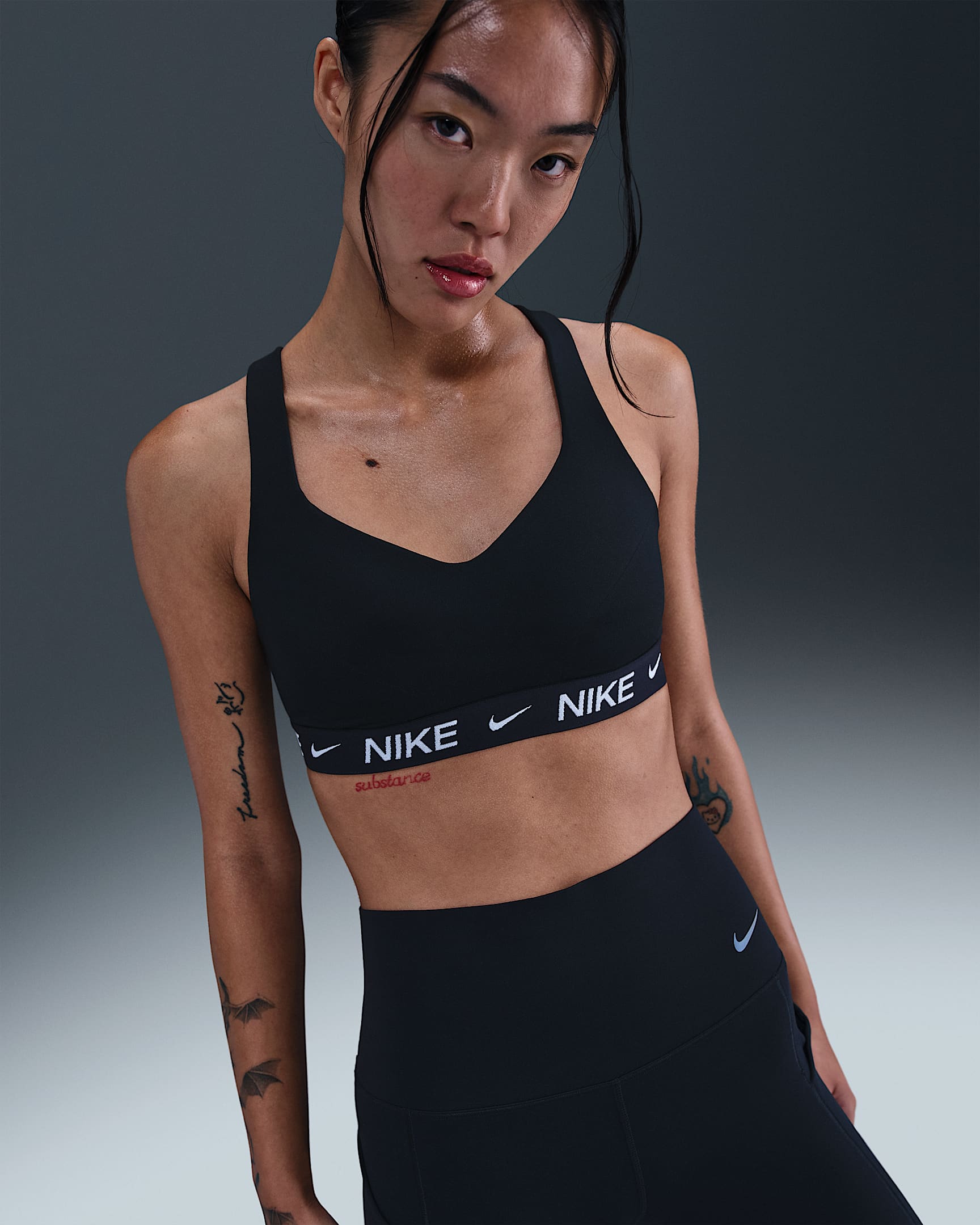 Nike Indy 女子高强度支撑透气速干衬垫可调节运动内衣 - 黑/黑/白色