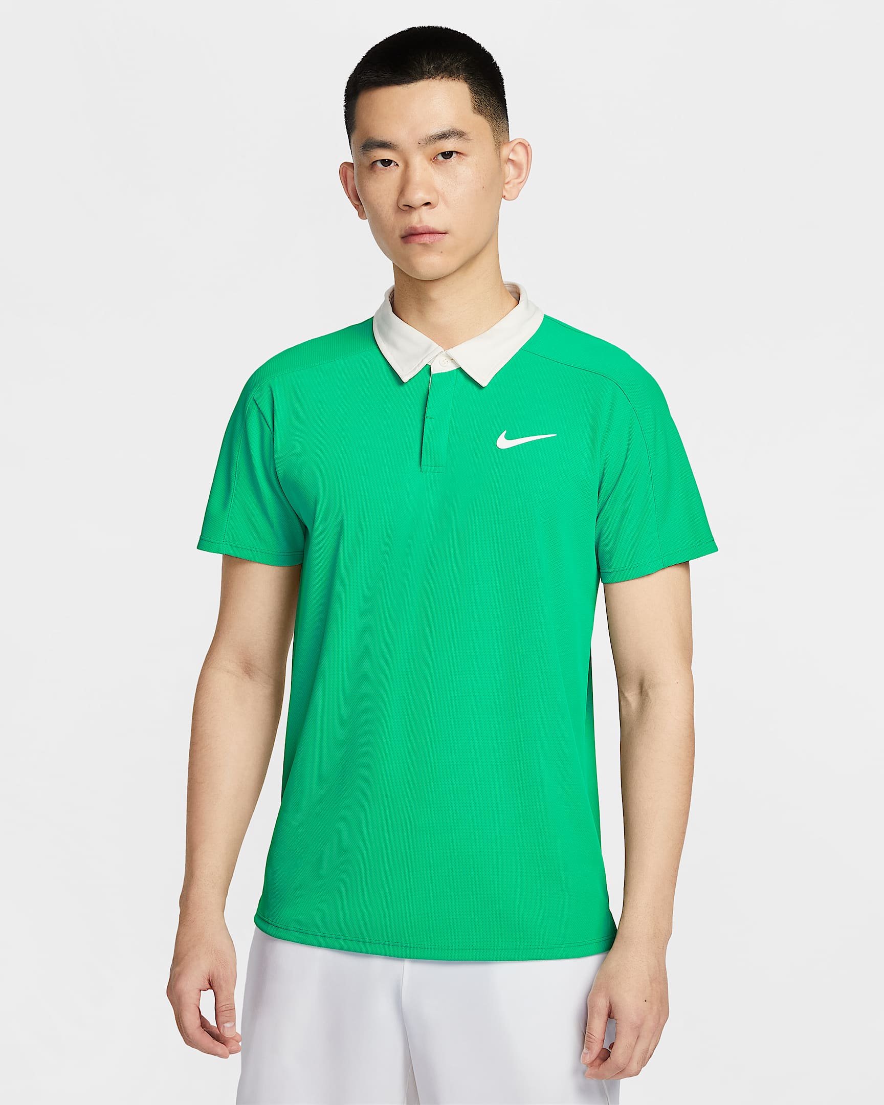 NikeCourt Slam Dri-FIT ADV 男子速干网球翻领T恤 - 体育场绿/白色