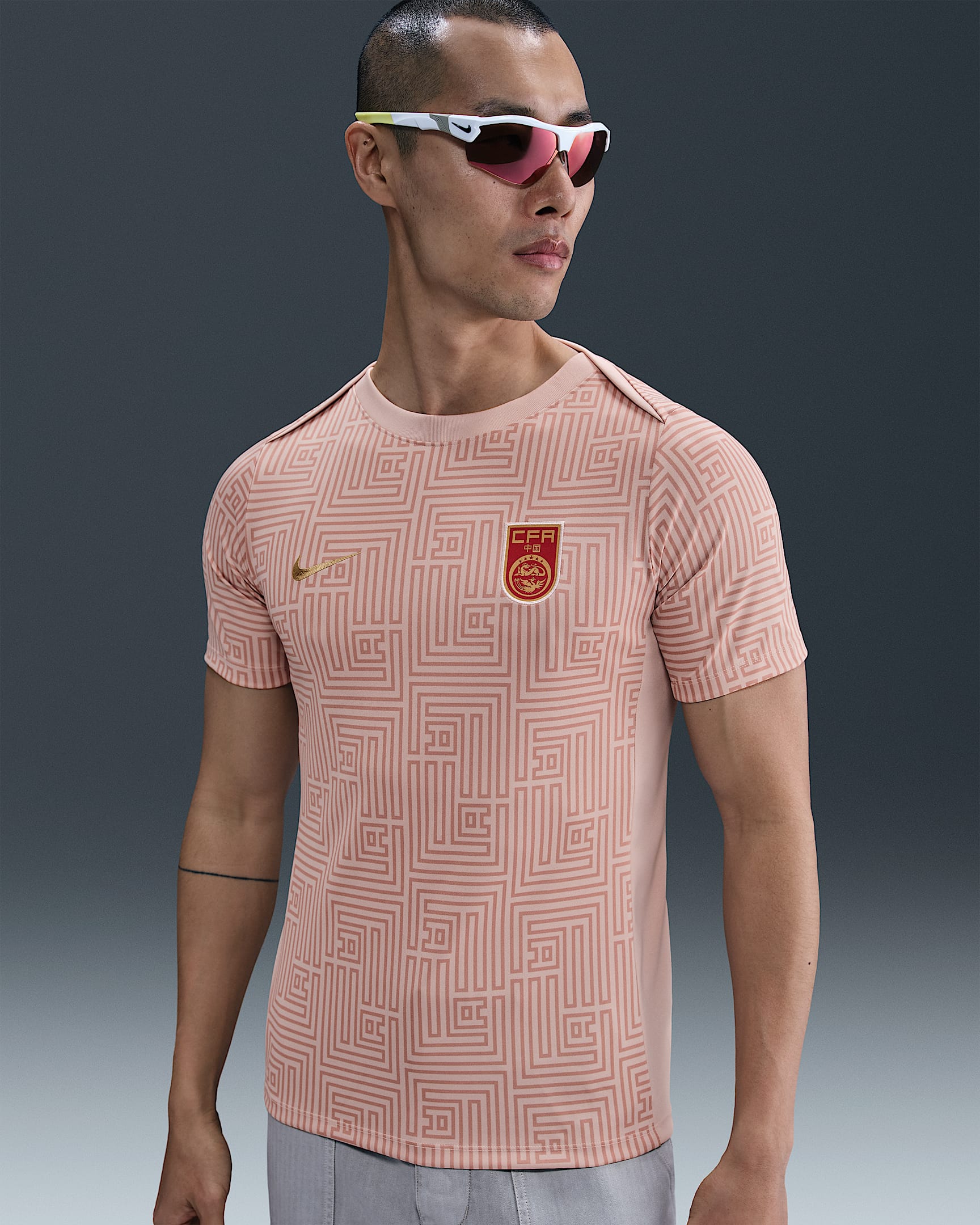 中国队 Academy Pro Nike Dri-FIT 男子速干赛前短袖足球上衣 - 牛津粉/玫瑰复古灰/峡谷锈橙/俱乐部金