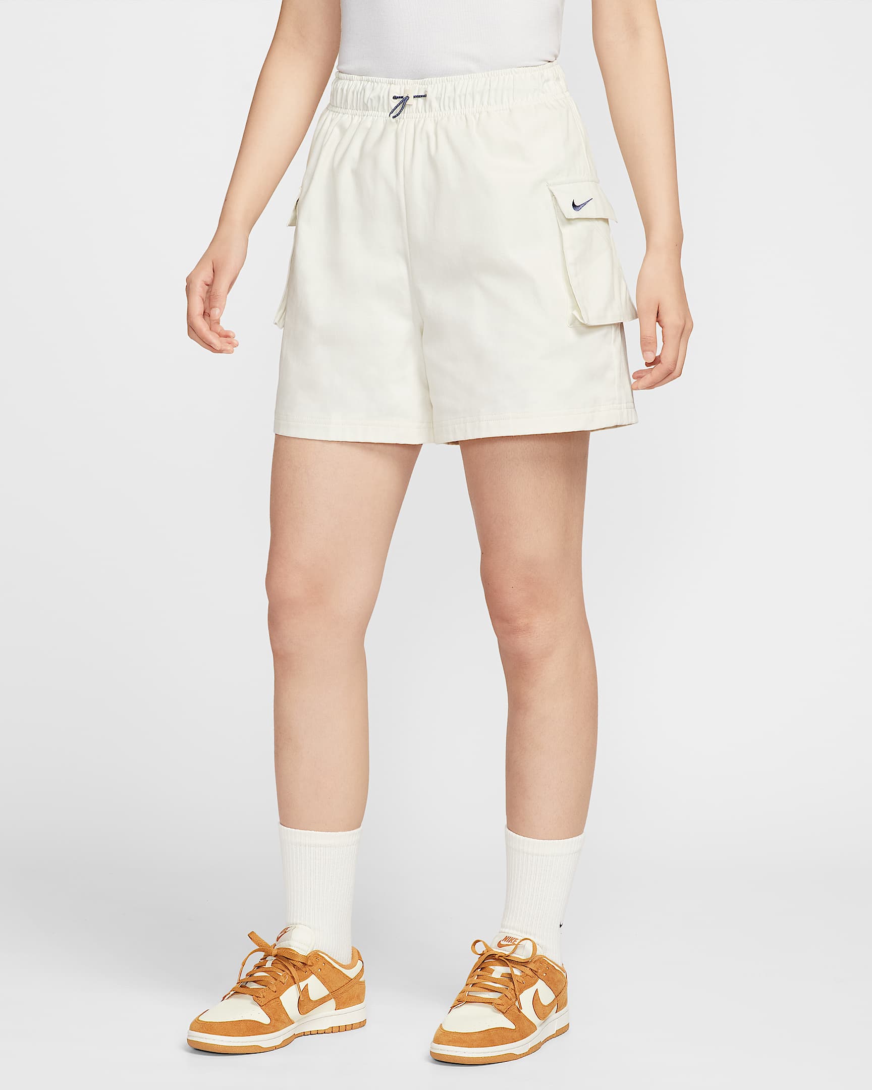 Nike Sportswear 女子梭织高腰短裤 - 珍珠灰