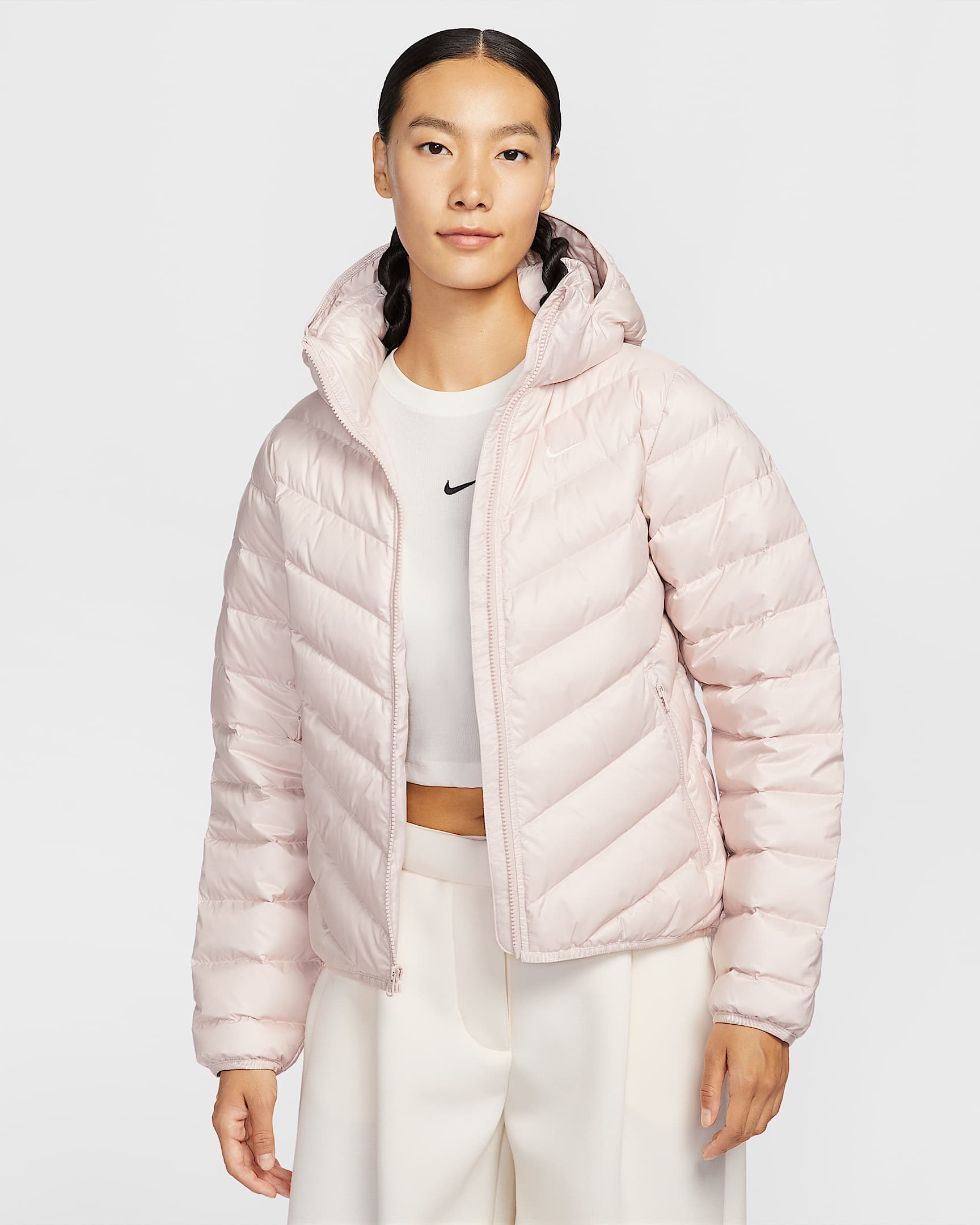 Nike Sportswear Windpuffer Therma-FIT 耐克暖风轻羽绒系列女子拒水羽绒连帽夹克 - 砂岩灰粉/帆白