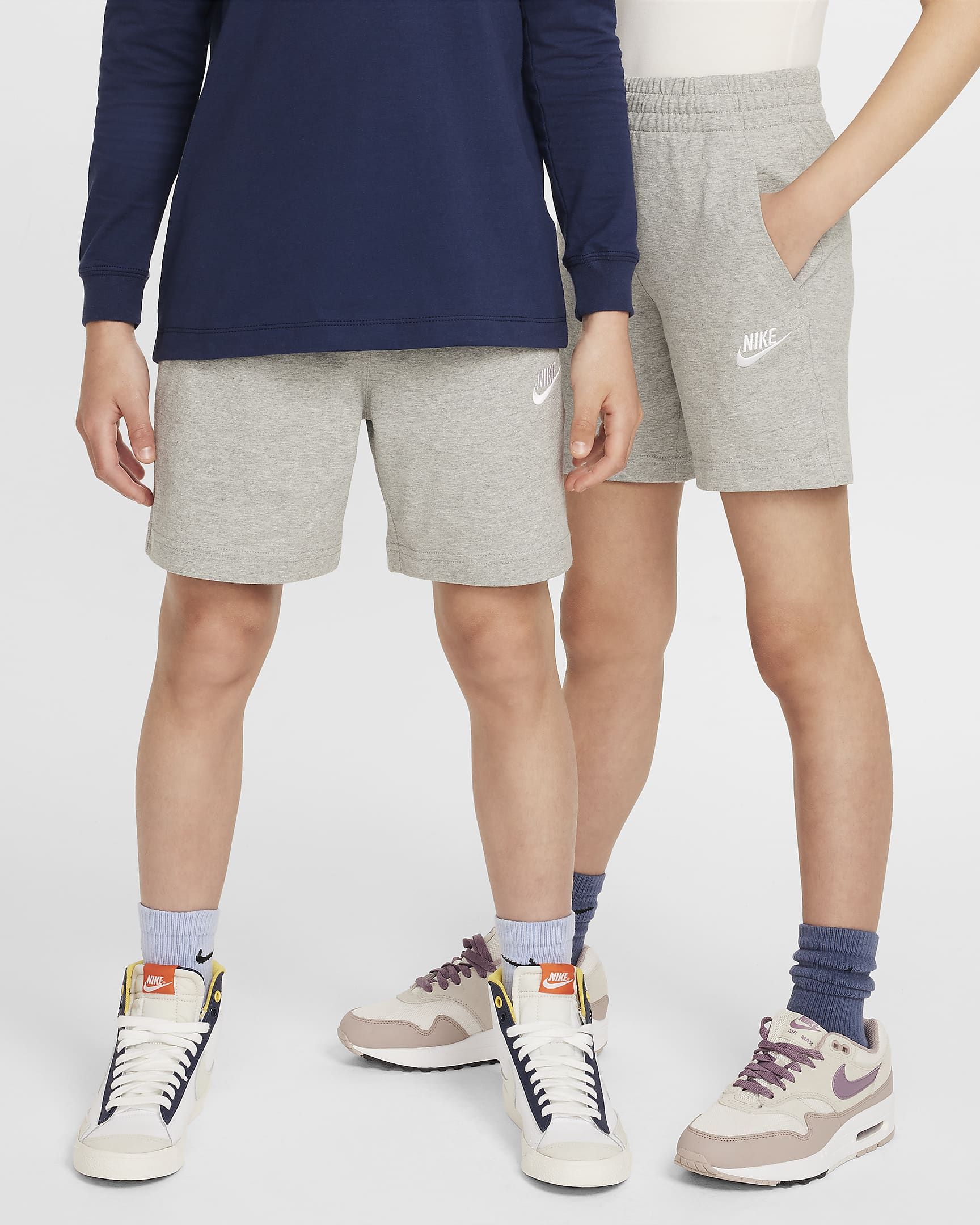 Nike Sportswear Club 大童针织短裤 - 调色暗灰/白色