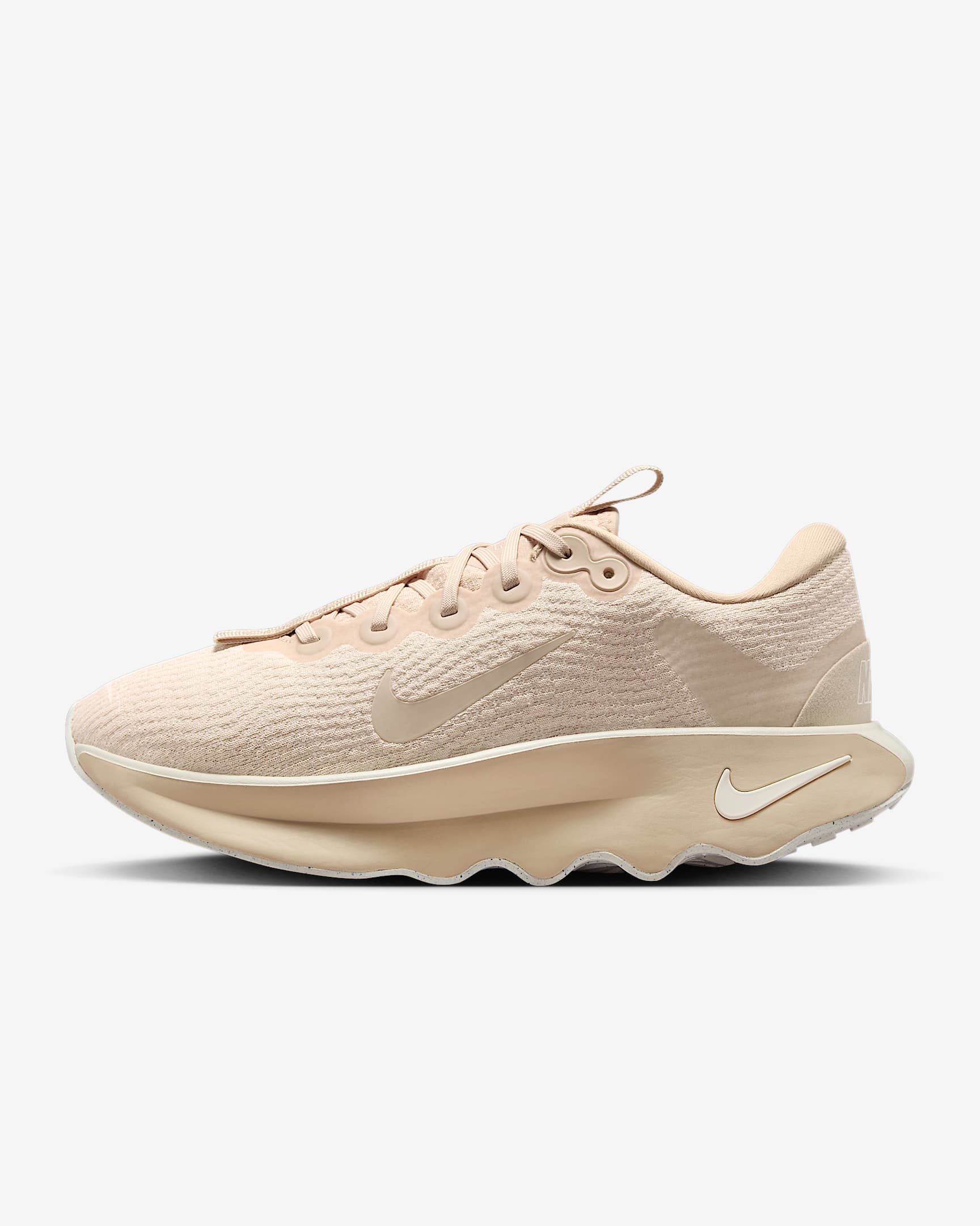 Nike Motiva 女子步行运动鞋 - 沙堆白/珍珠白/淡象牙白/沙堆白