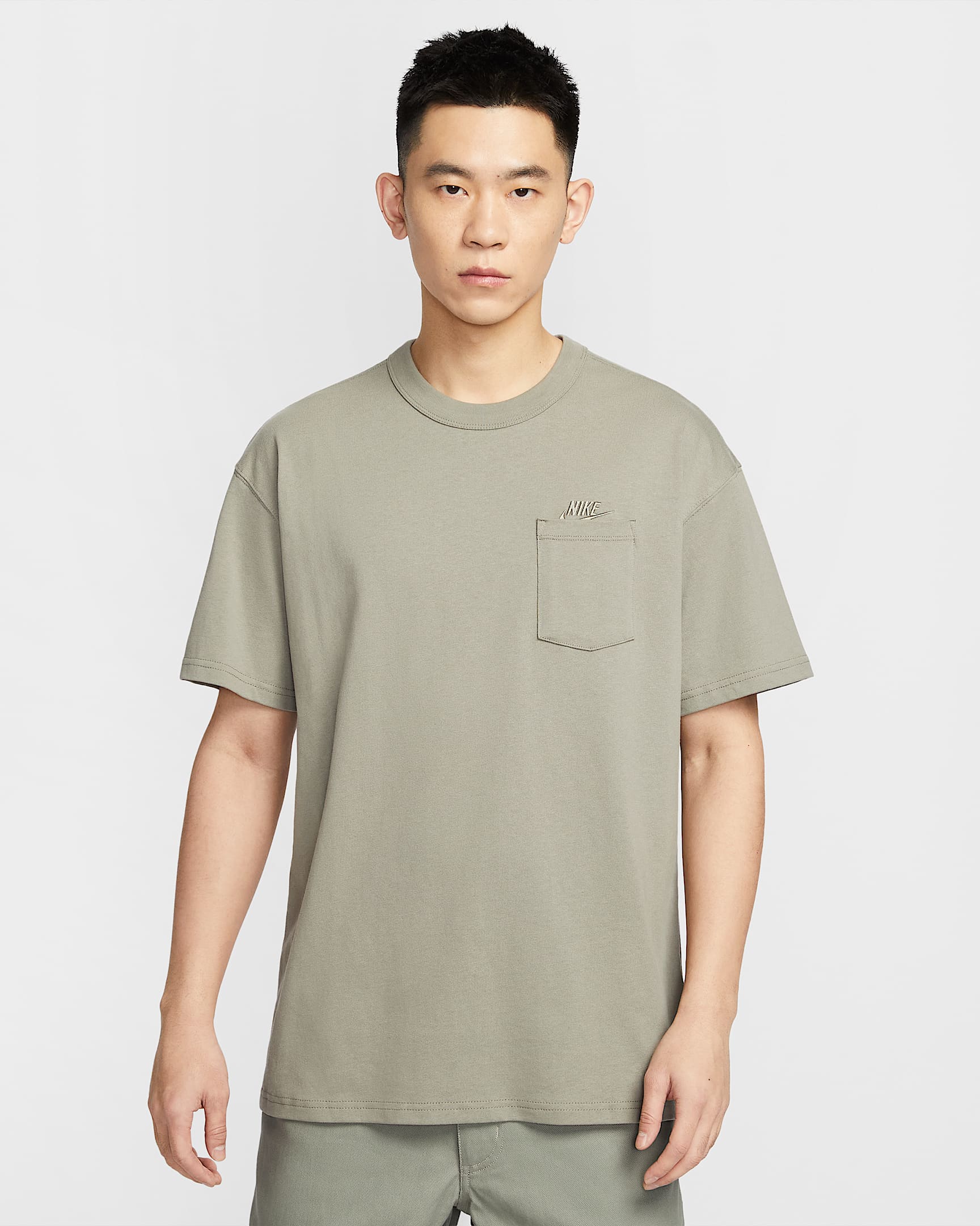 Nike Sportswear Premium Essentials 男子口袋T恤 - 浅军绿