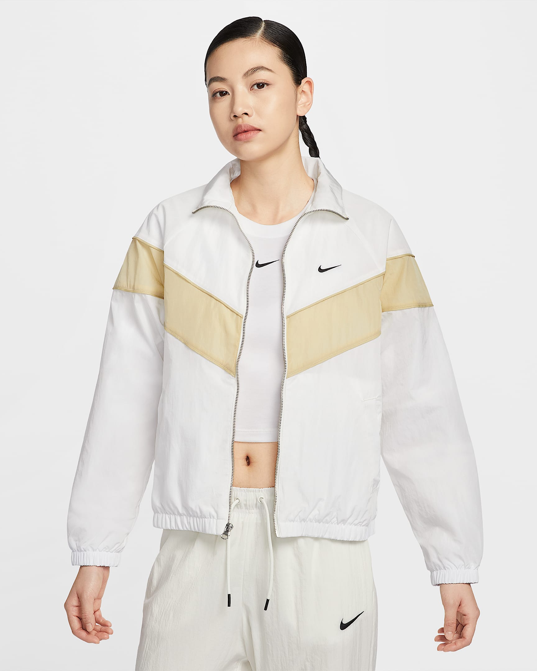 Nike Windrunner 风行者系列郑钦文同款女子宽松防晒梭织全长拉链开襟夹克 - 帆白/团队金/黑