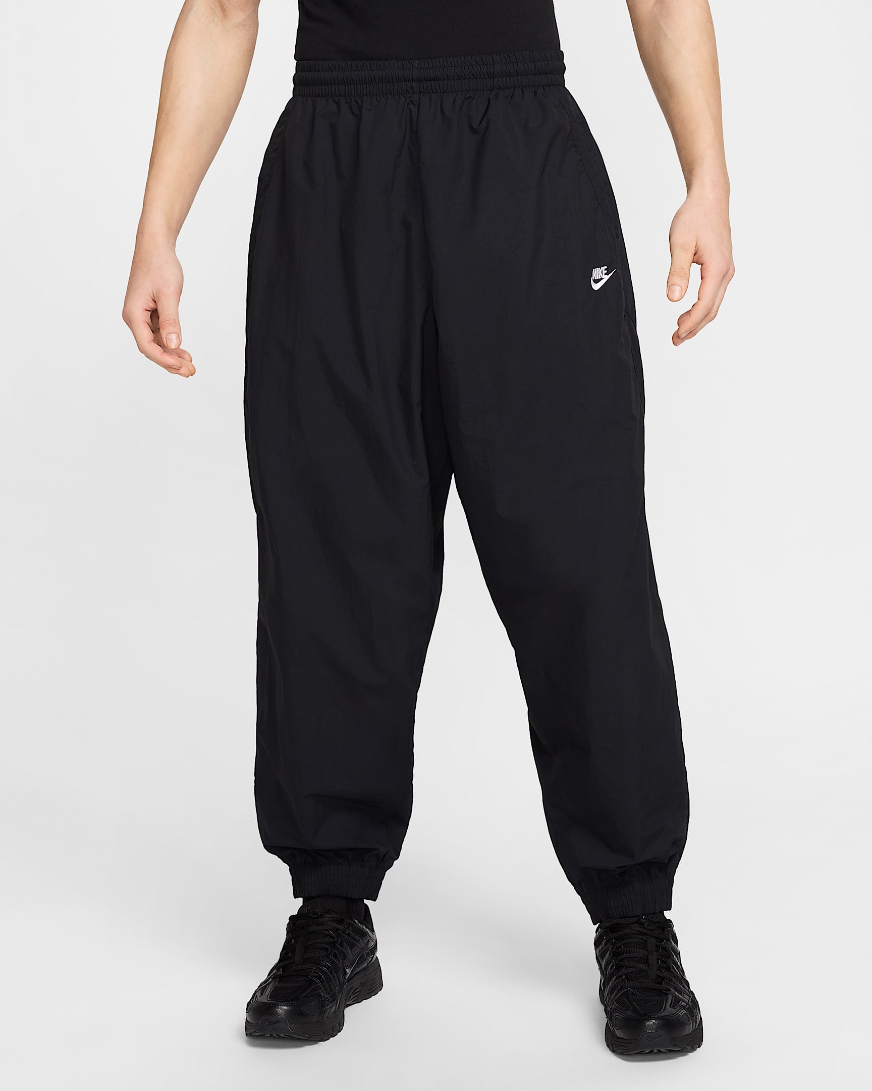 Nike Club 情人节男子 Oversize 风梭织运动裤 - 黑/白色