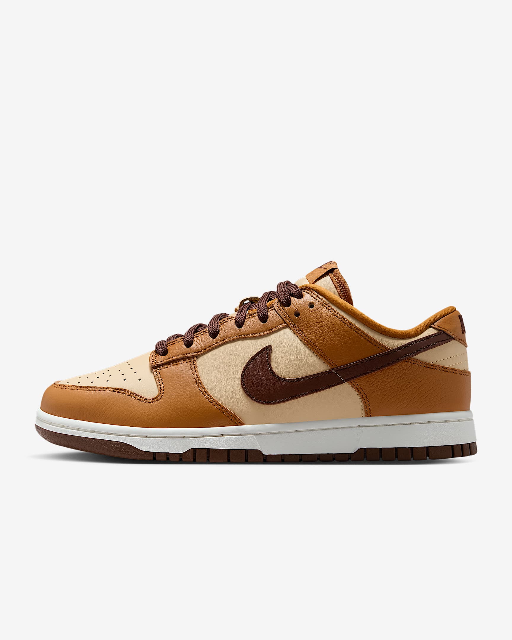 Nike Dunk Low SE 女子运动鞋 - 沙漠黄褐/淡香草黄/帆白/动物群棕