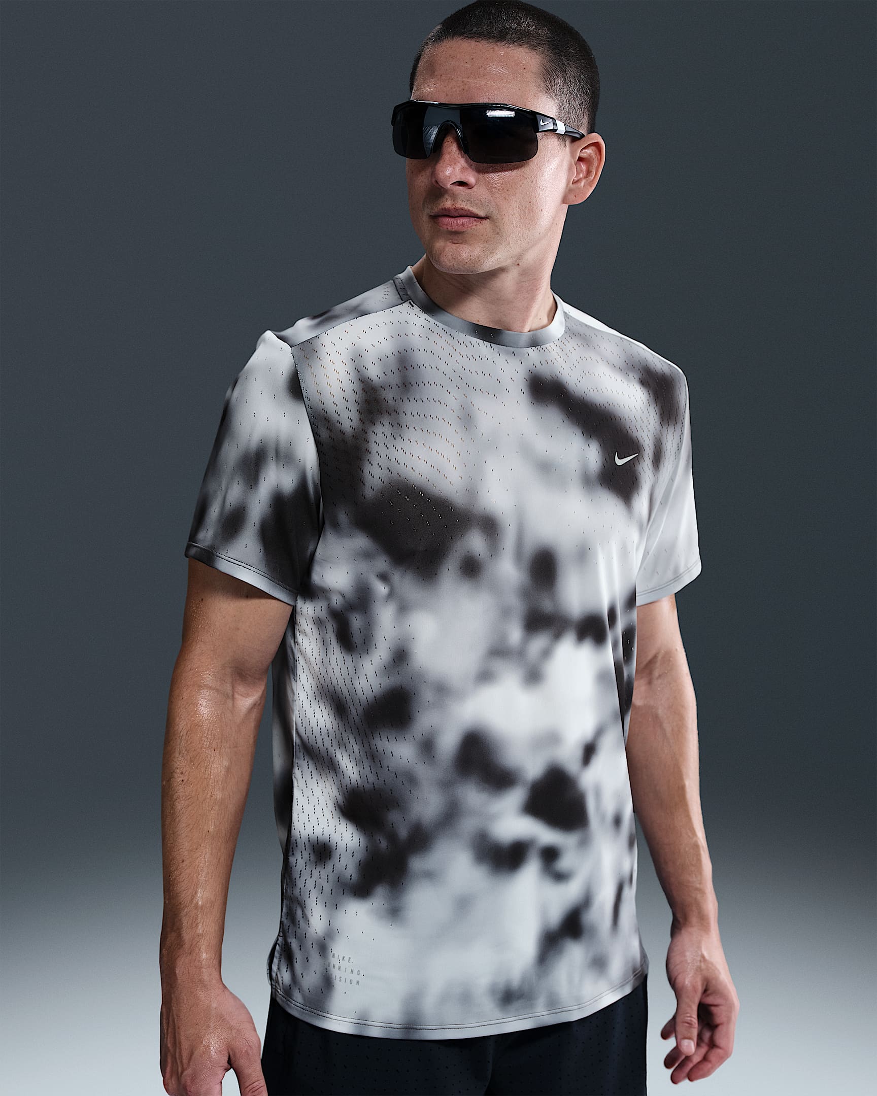 Nike Running Division Breathe Dri-FIT ADV 男子速干短袖跑步上衣 - 黑
