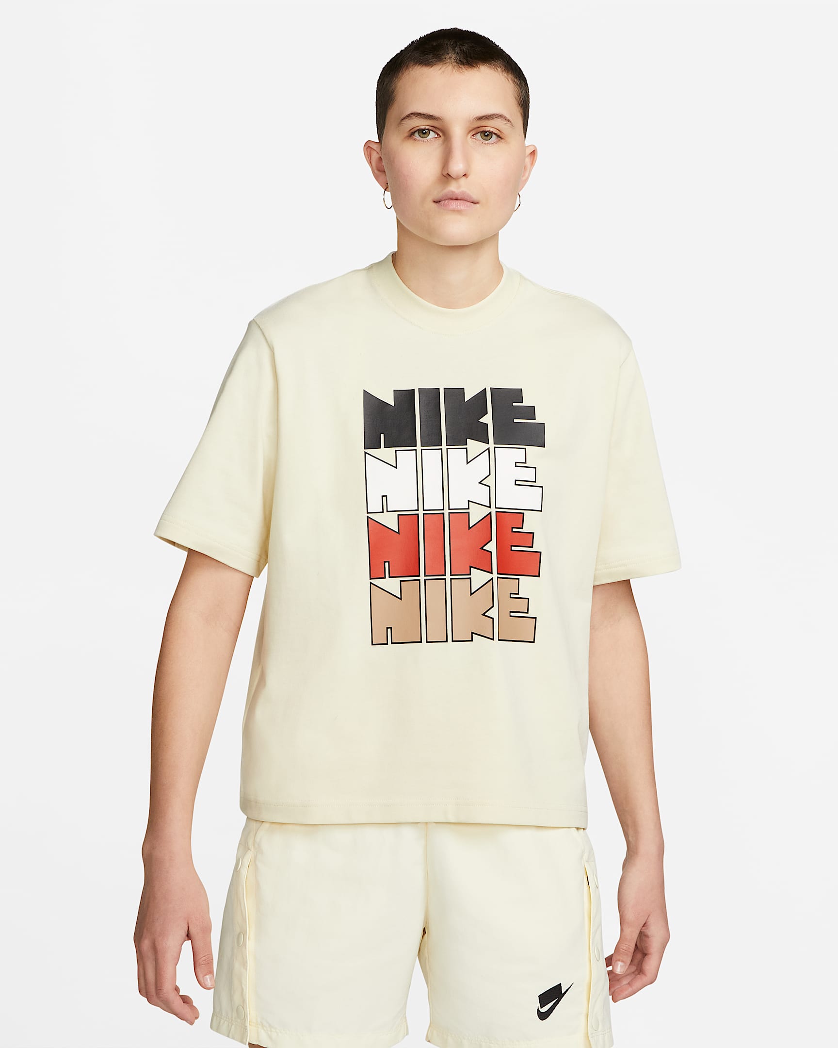 Nike Sportswear 女子宽松T恤 - 椰奶色