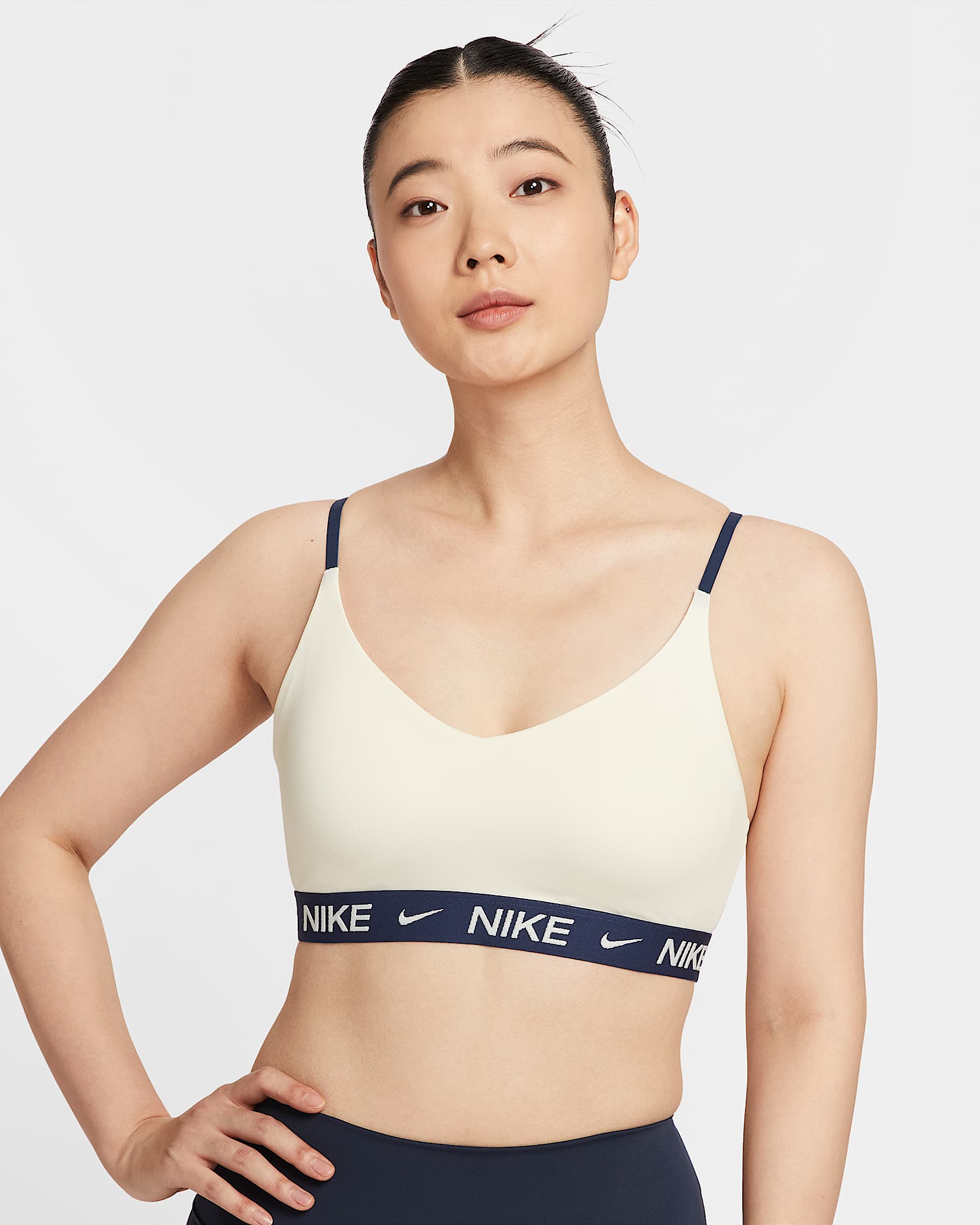 Nike Indy 女子速干低强度支撑衬垫可调节运动内衣 - 珍珠灰