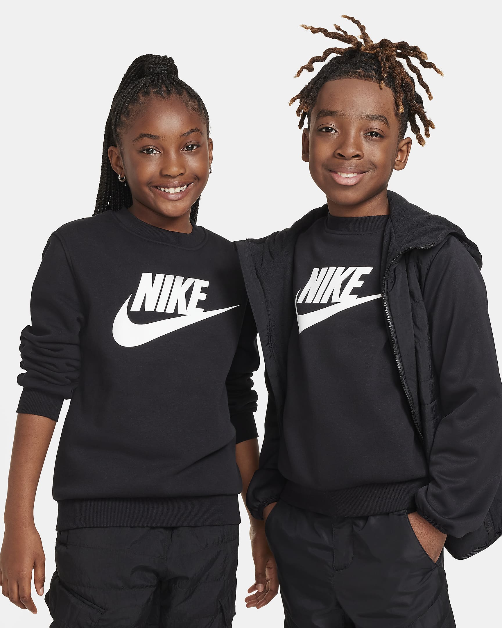 Nike Sportswear Club Fleece 大童加绒运动衫 - 黑/白色
