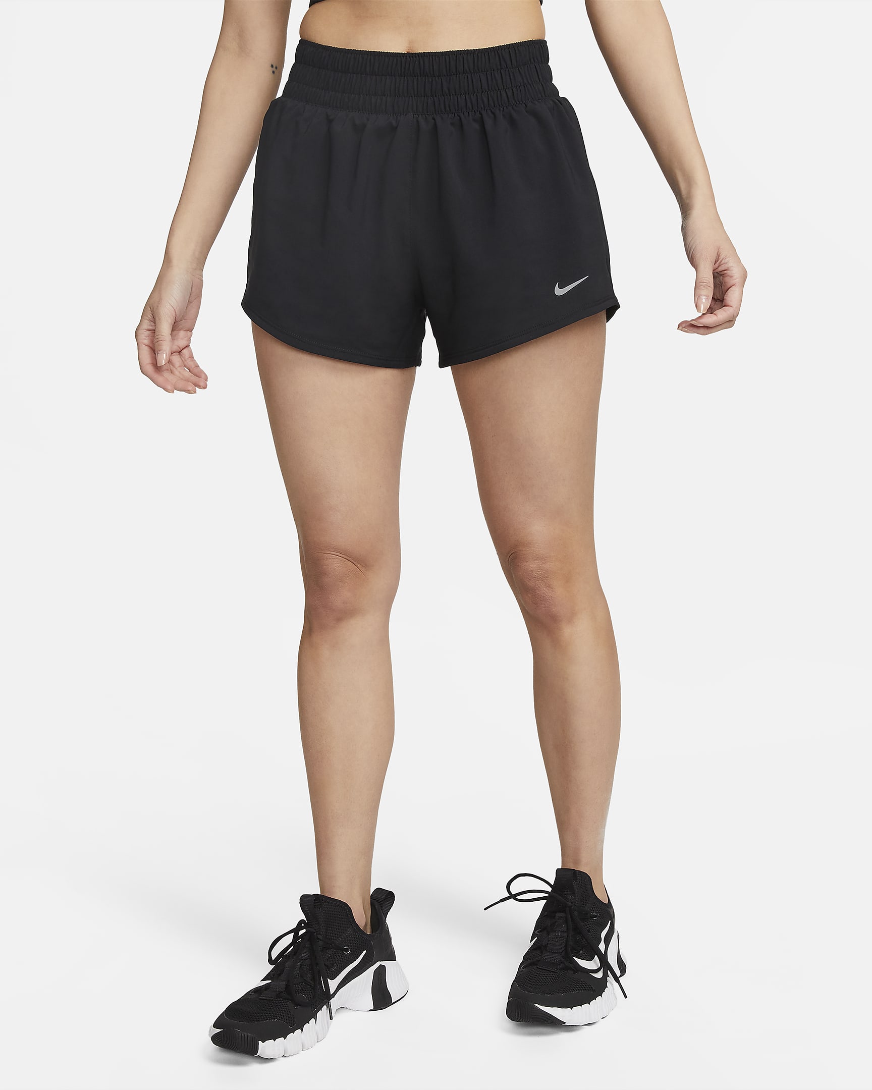 Nike Dri-FIT One 女子速干中腰短裤(含衬裤) - 黑