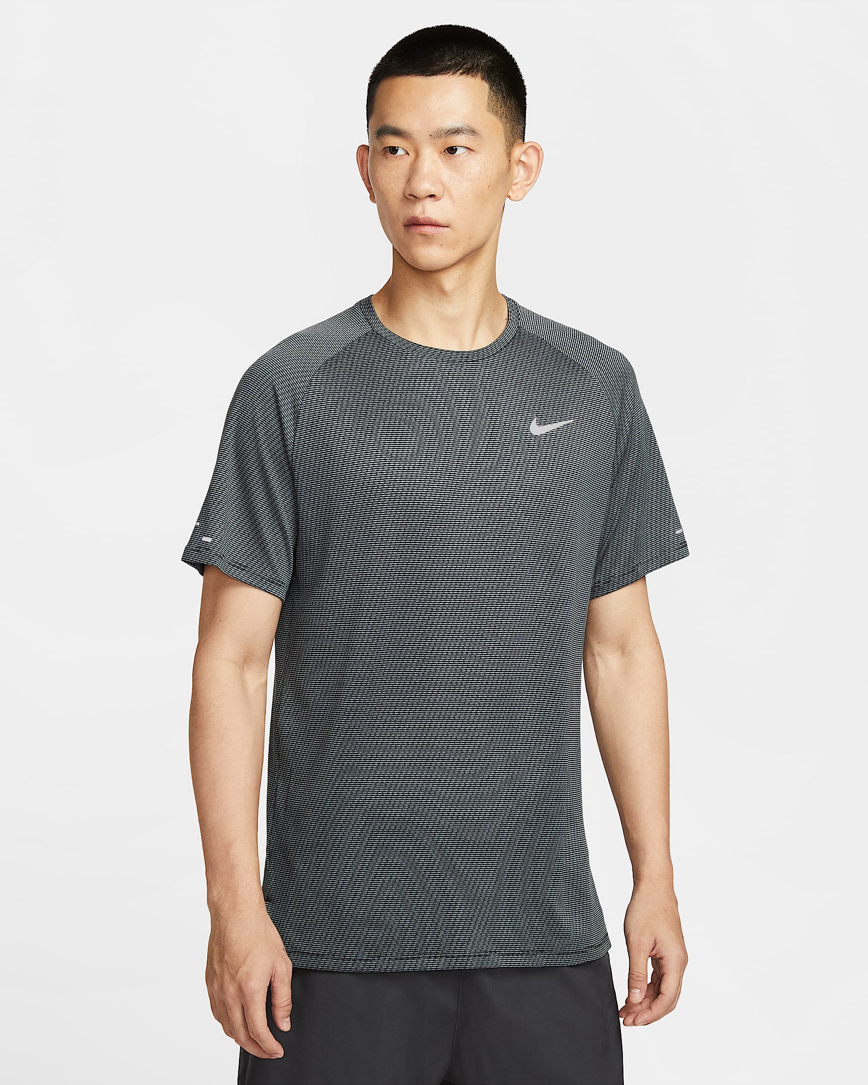 Nike Stride Dri-FIT 男子速干短袖跑步上衣 - 黑