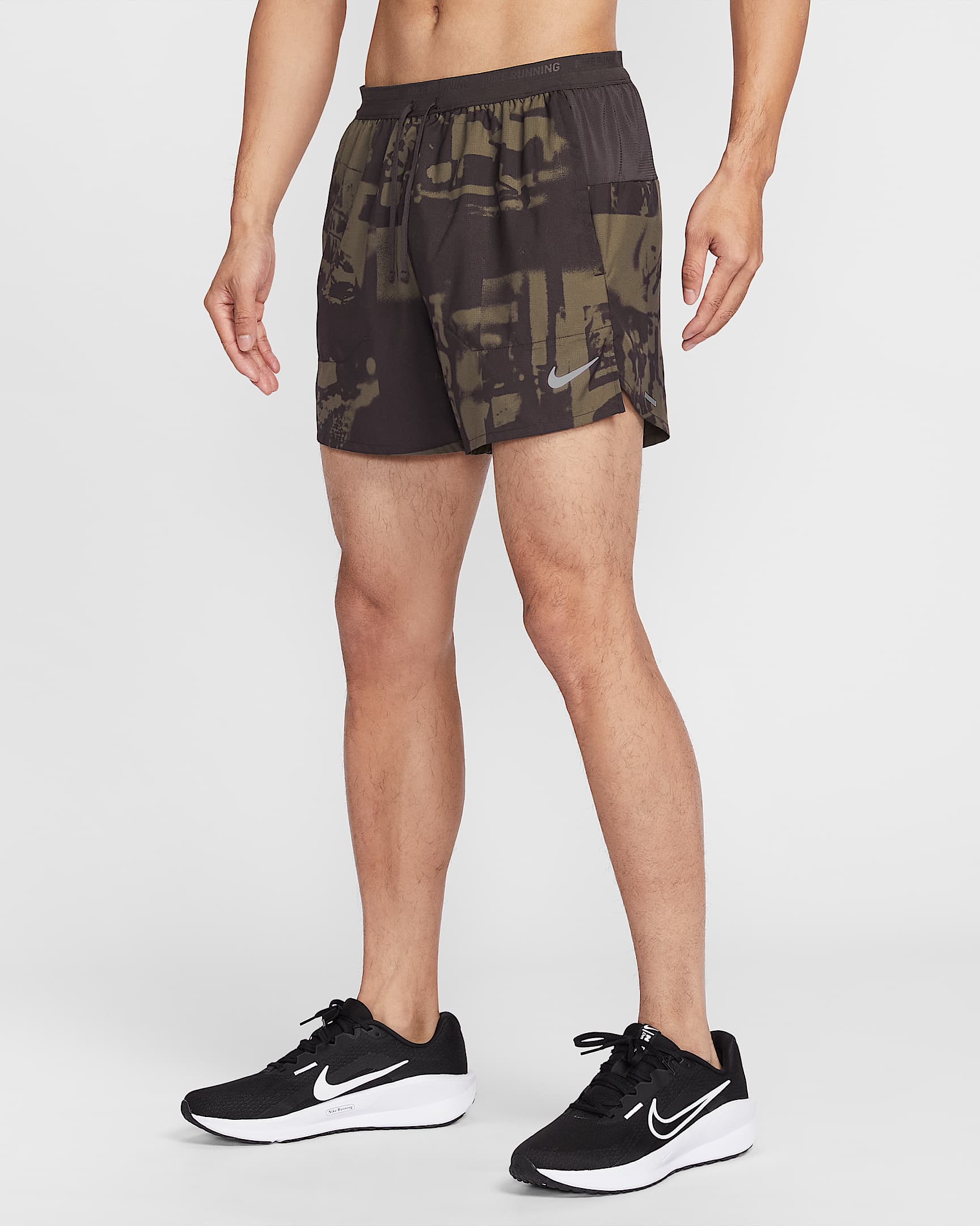 Nike Stride Dri-FIT 男子速干跑步短裤（含衬裤） - 暗褐/丝绒棕/泥煤苔黄