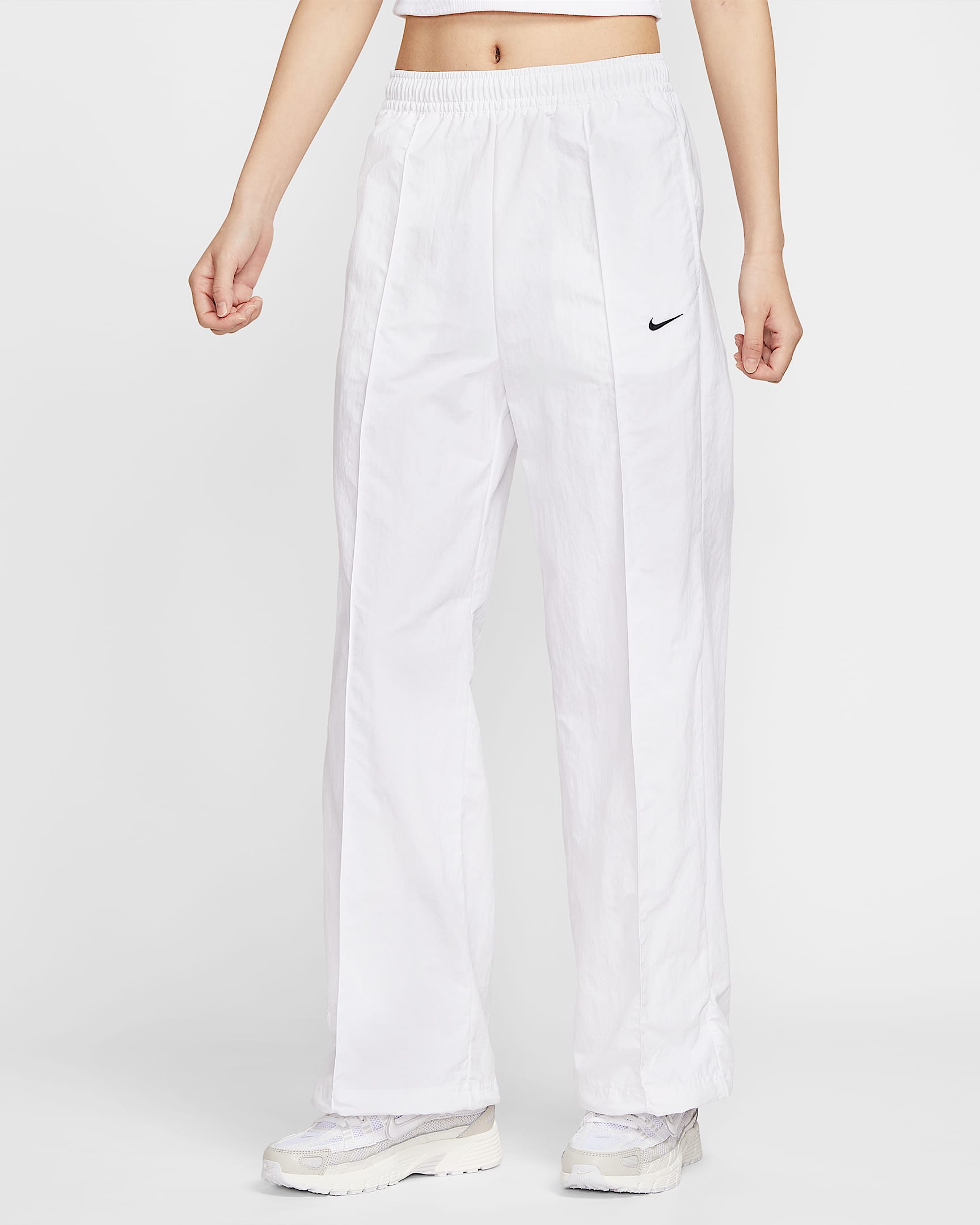 Nike Sportswear Everything Wovens 女子拒水防晒梭织中腰街舞长裤 - 白色/黑
