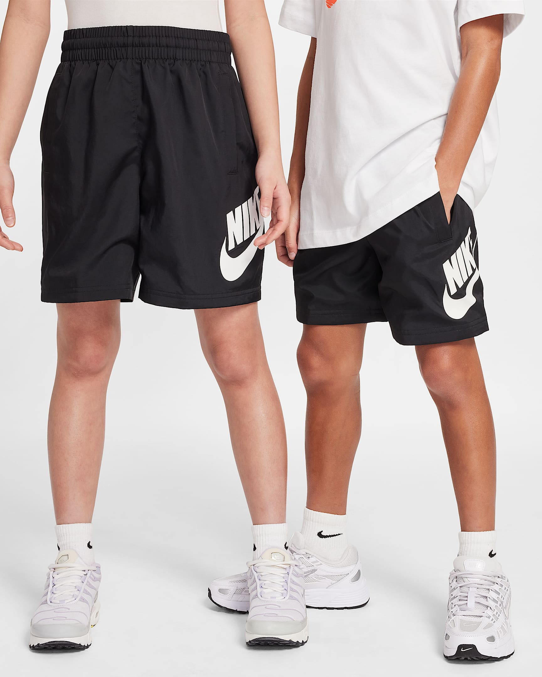Nike Sportswear Club 大童梭织短裤 - 黑/白色
