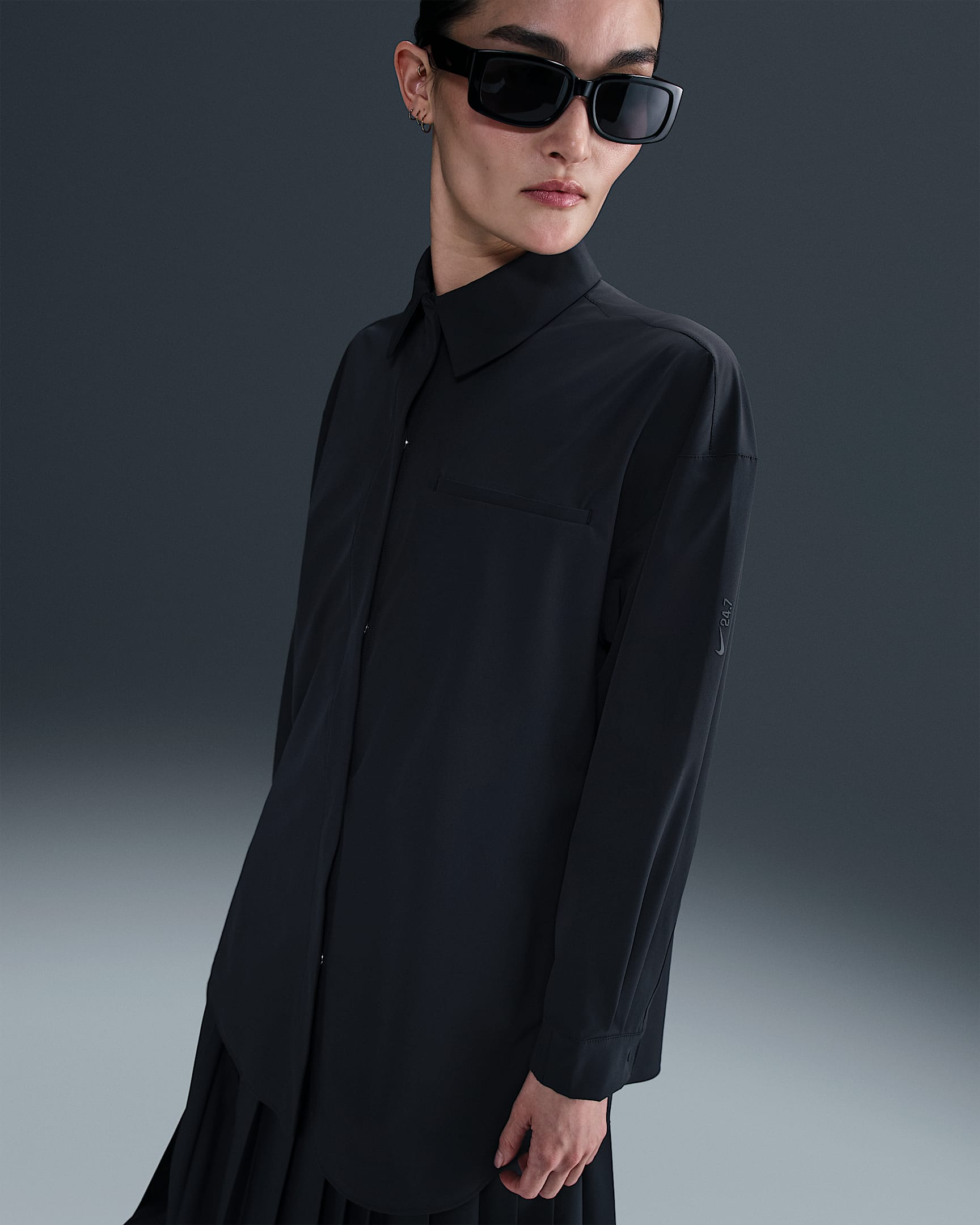 Nike 24.7 PerfectStretch Dri-FIT 女子 Oversize 风速干长袖上衣 - 黑/暗烟灰