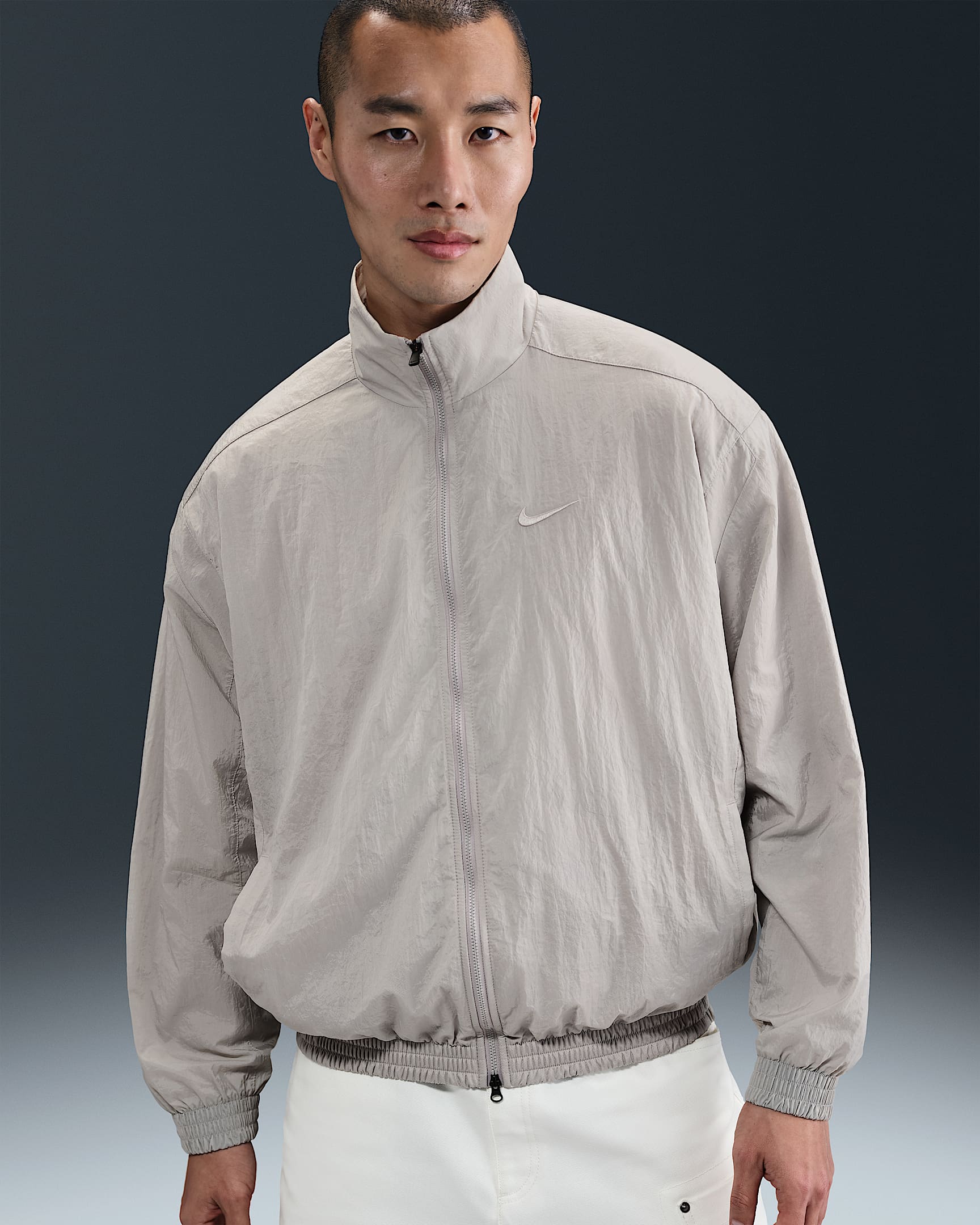 Nike Club 男子 Oversize 风梭织运动夹克 - 大学灰/静谧黄瓜绿/大学灰