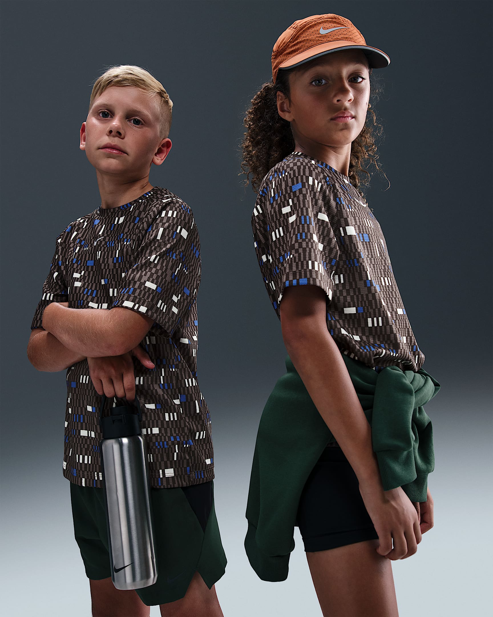 Nike Multi Dri-FIT 大童(男孩)速干短袖上衣 - 巴洛克棕/白色