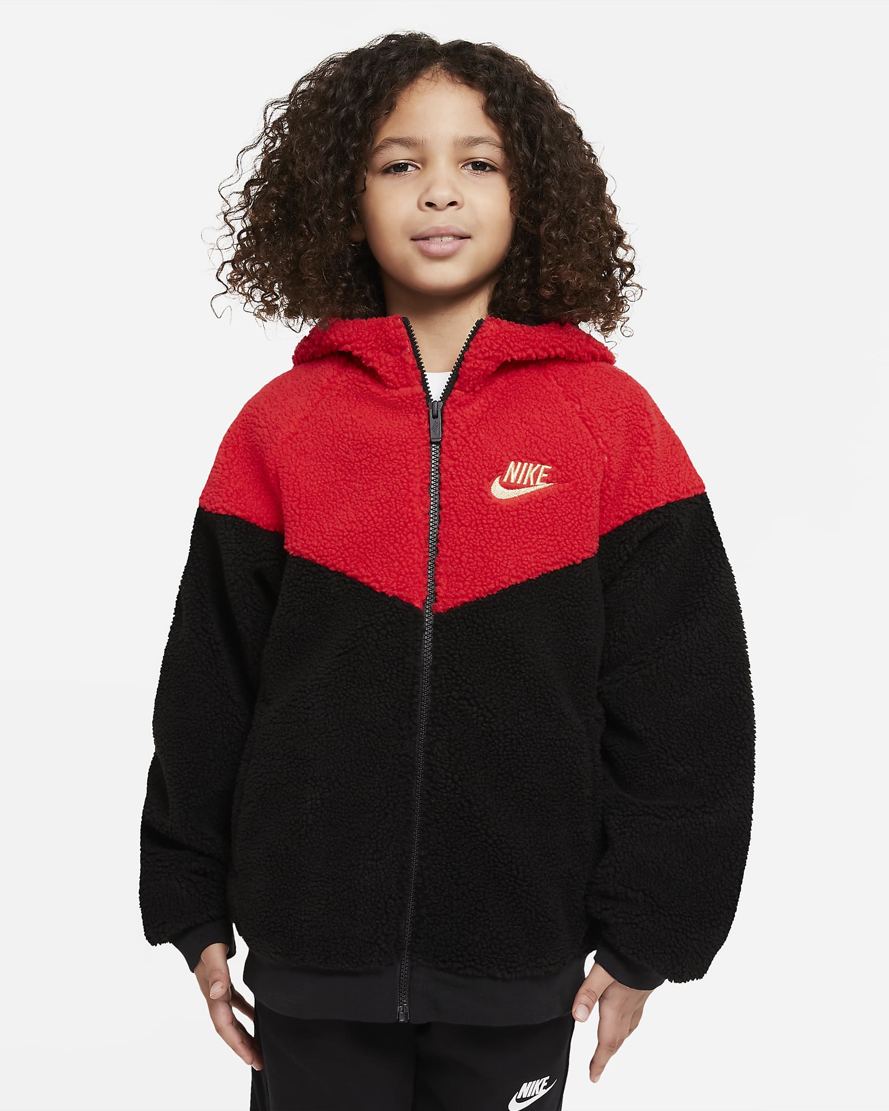 Nike Windrunner 大童(男孩)仿羊羔绒柔软夹克 - 黑/大学红
