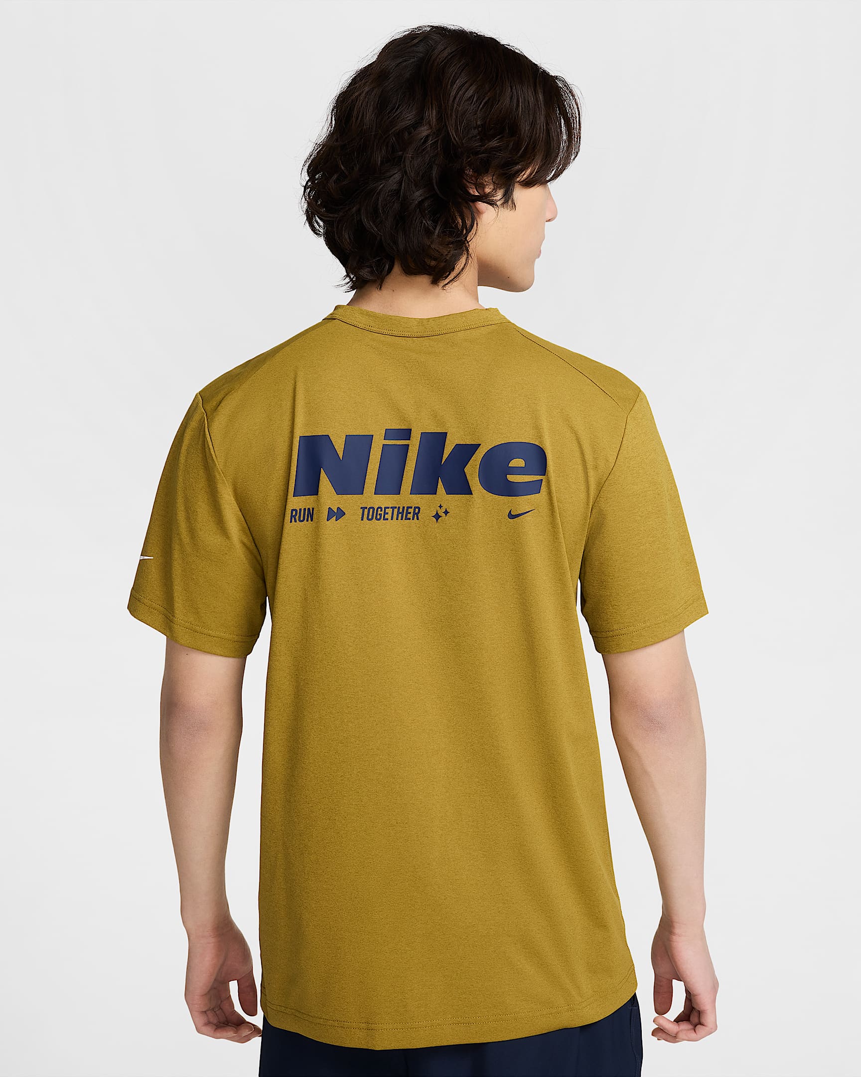 Nike Hyverse Dri-FIT 男子防晒速干短袖上衣 - 沙漠苔绿/冷杉绿