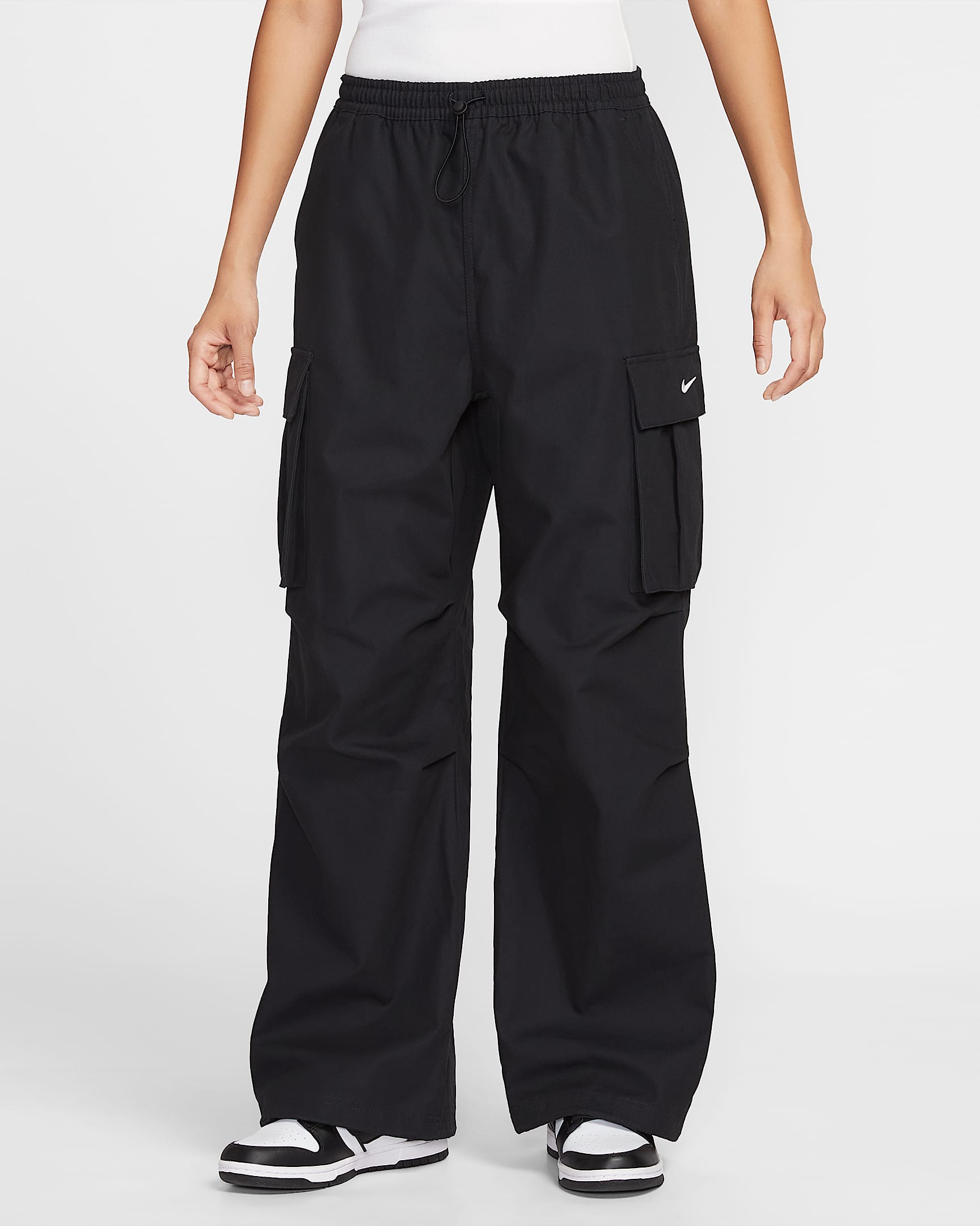 Nike Sportswear 女子中腰 Oversize 风梭织工装长裤 - 黑/帆白