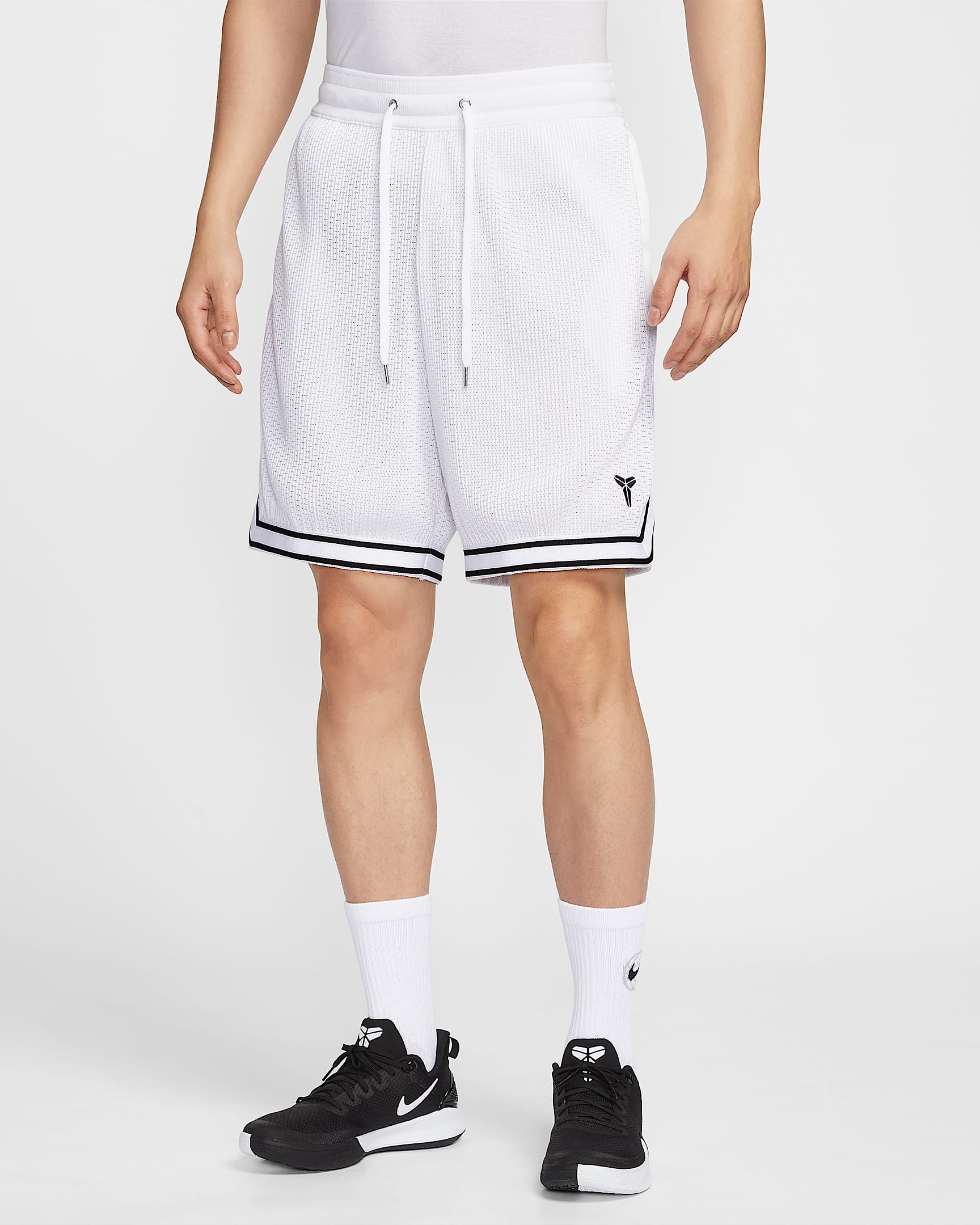 Kobe Nike 科比系列男子速干褶裥篮球短裤 - 白色/黑