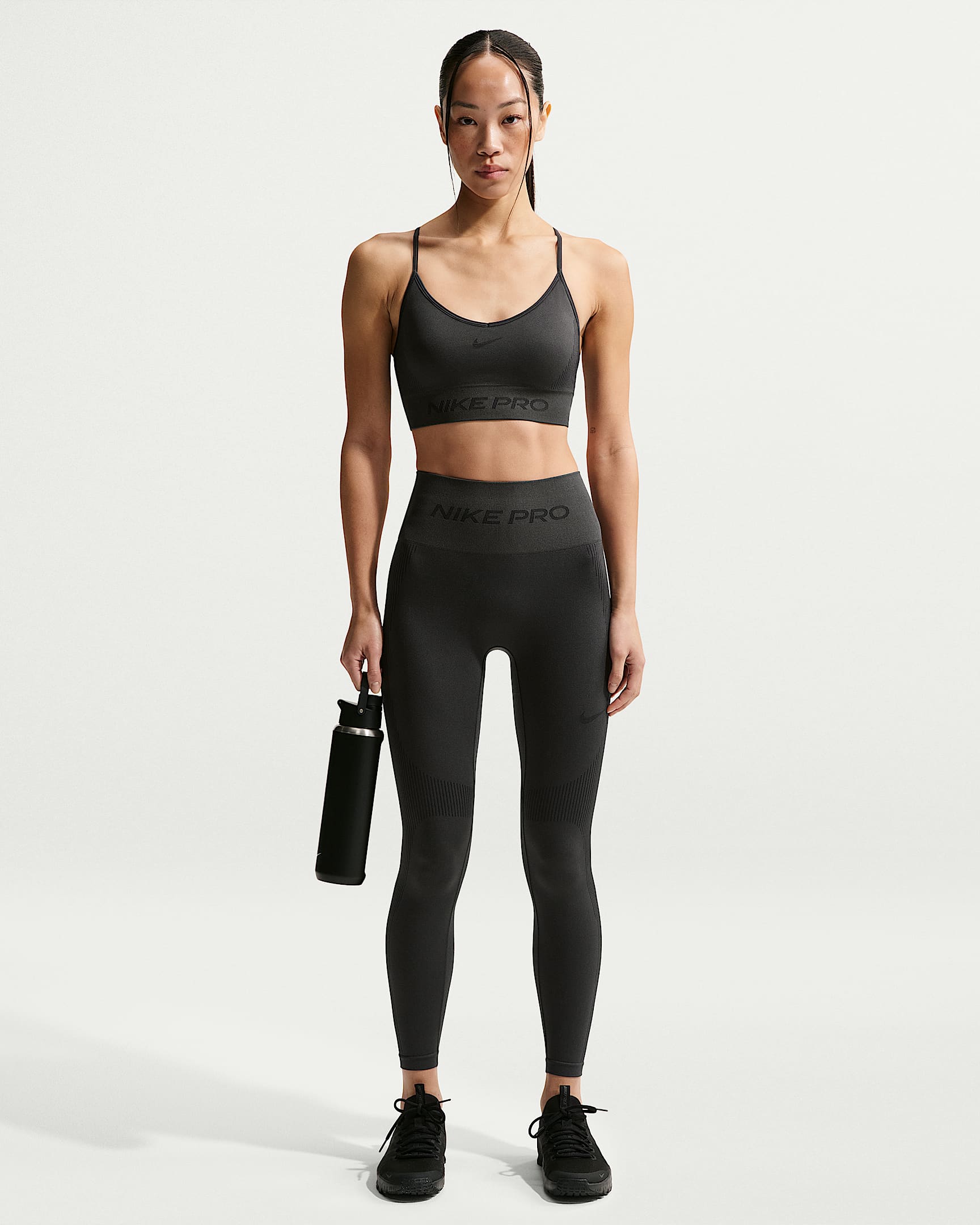 Nike Pro 女子速干训练高腰九分紧身裤 - 暗烟灰