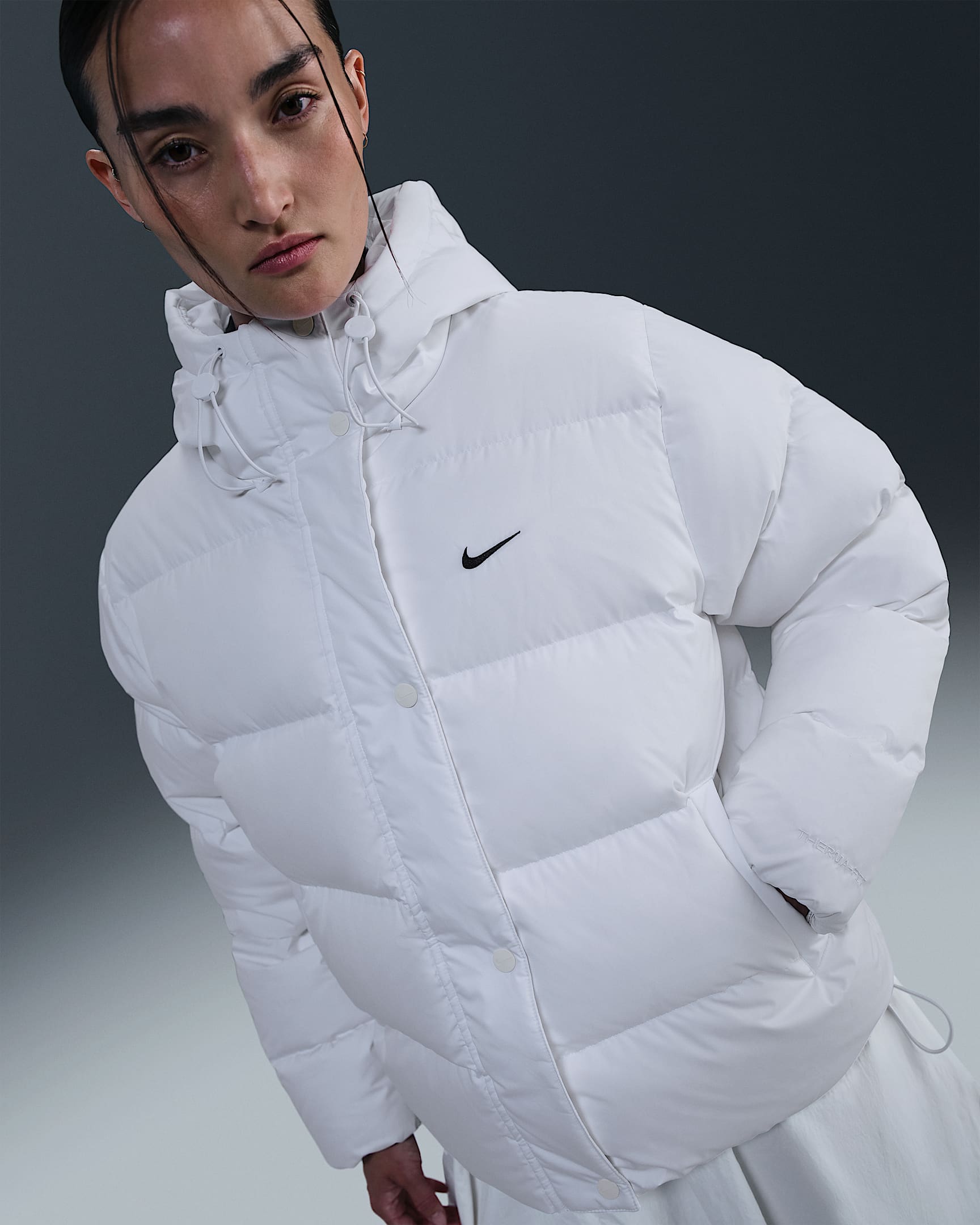 Nike Sportswear Metro Therma-FIT 耐克都会系列女子拒水羽绒连帽夹克 - 白色/黑