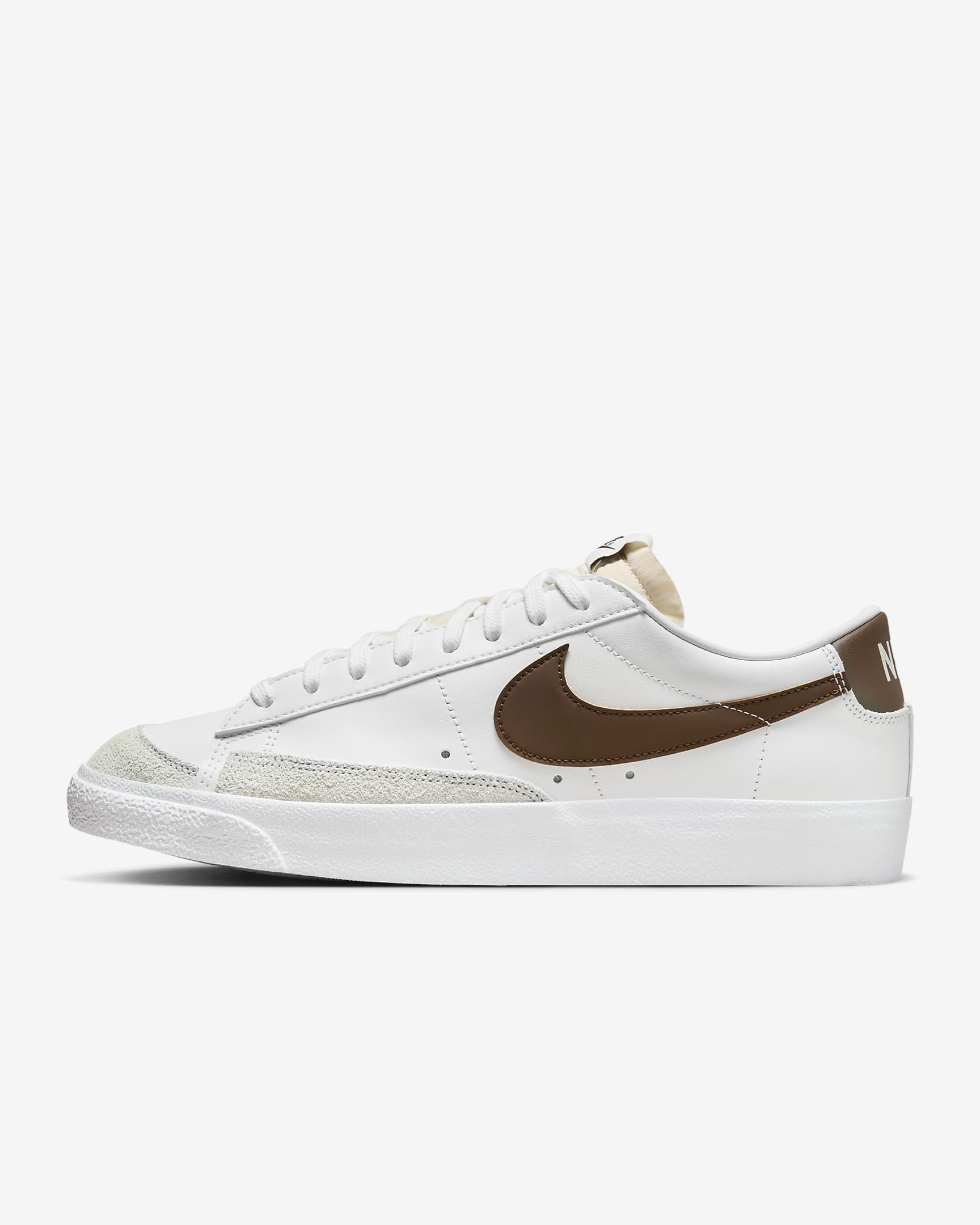 Nike Blazer Low '77 Vintage 男子开拓者复古运动鞋板鞋 - 山峰白/尘光子色/白色/惊喜可可色