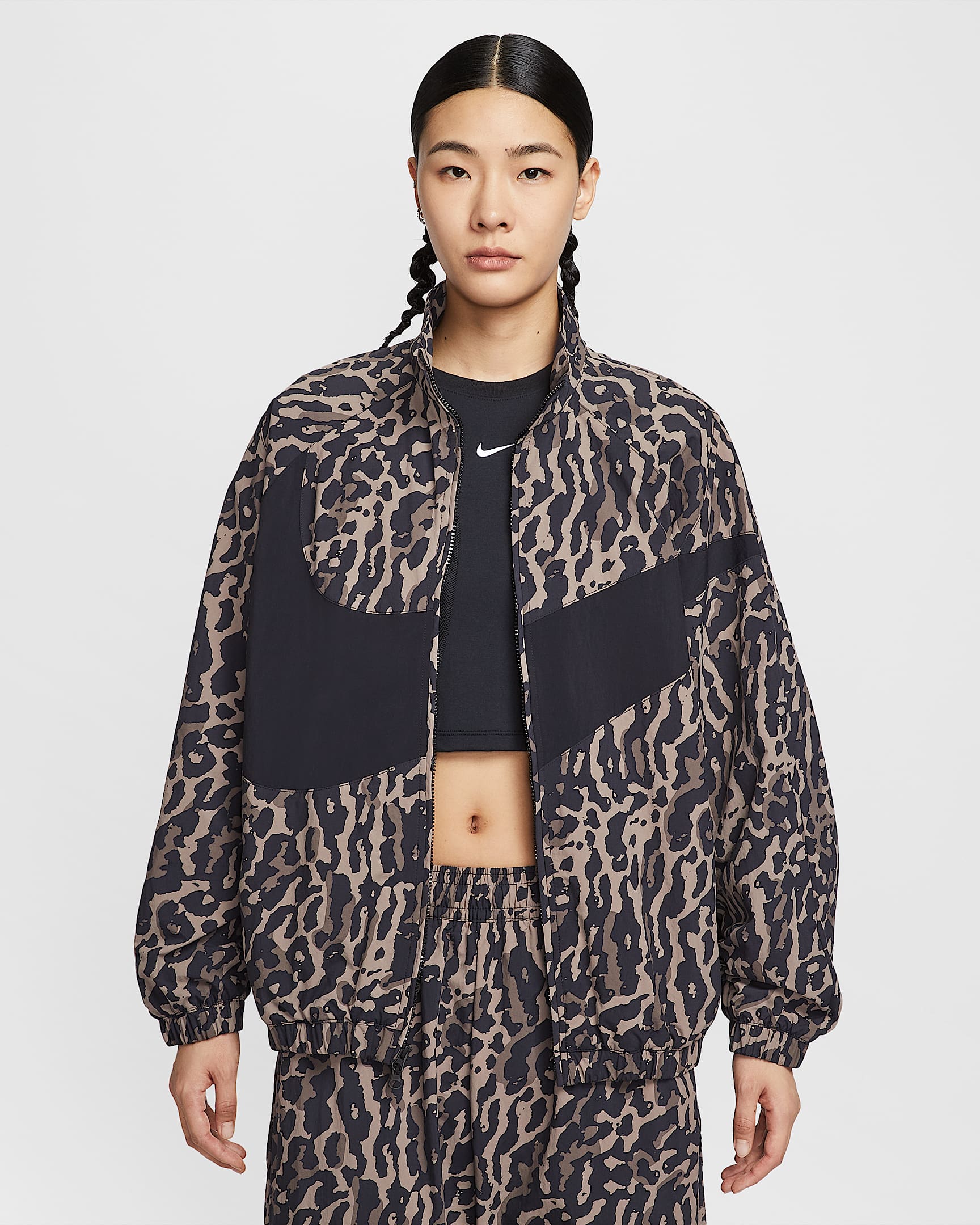Nike Sportswear 女子整版图案梭织夹克 - 黑/黑