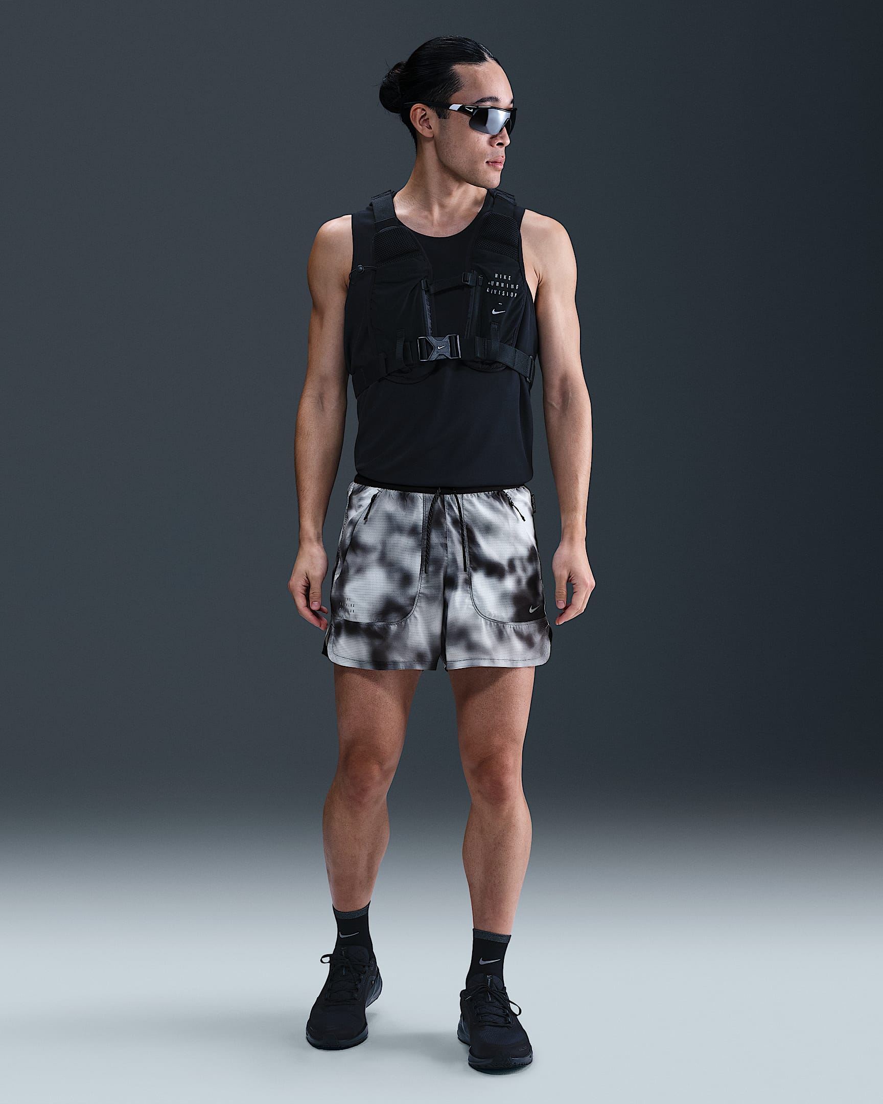 Nike Running Division Breathe Dri-FIT ADV 男子速干跑步短裤(含衬裤) - 黑/黑