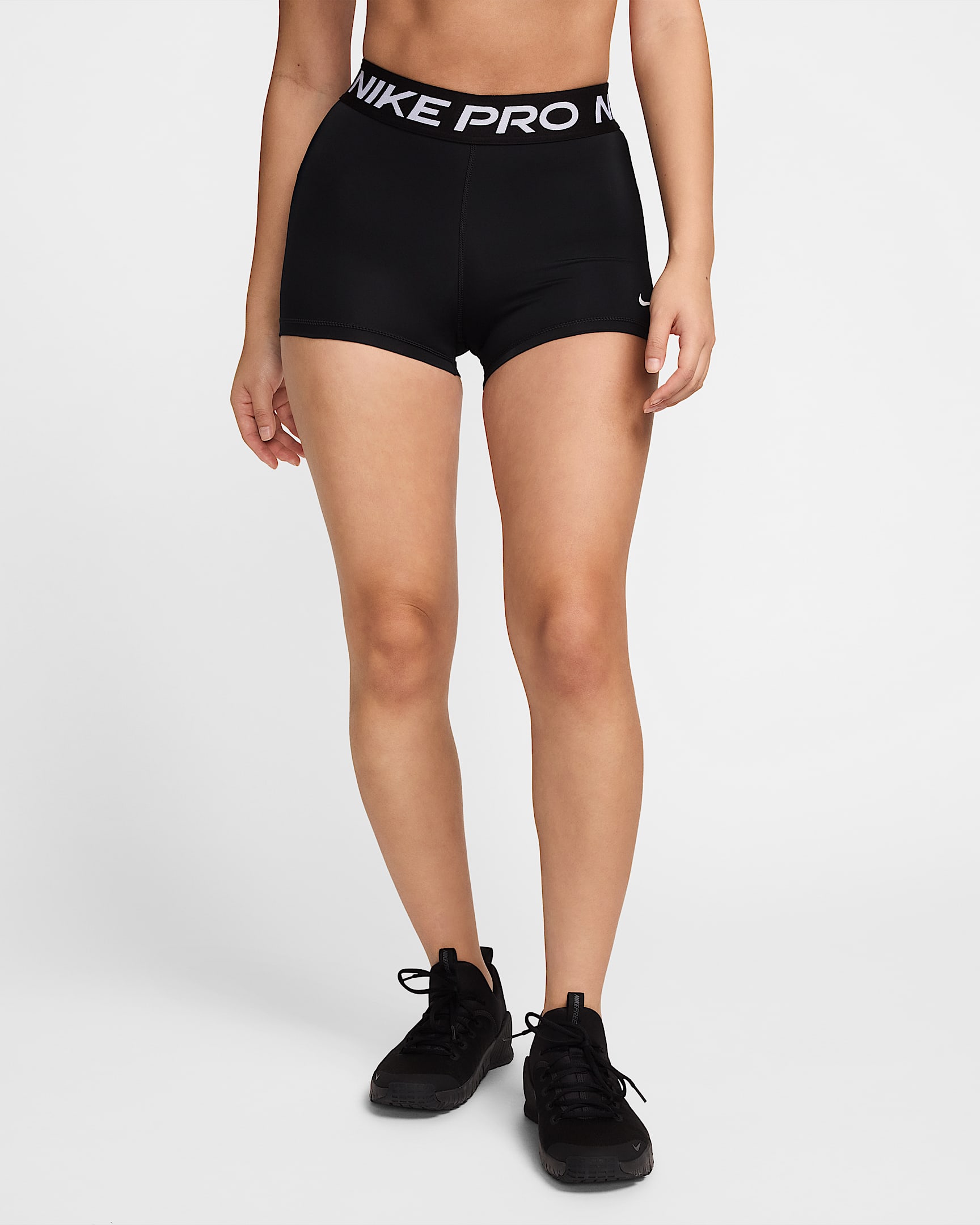 Nike Pro 女子速干训练短裤 - 黑/白色