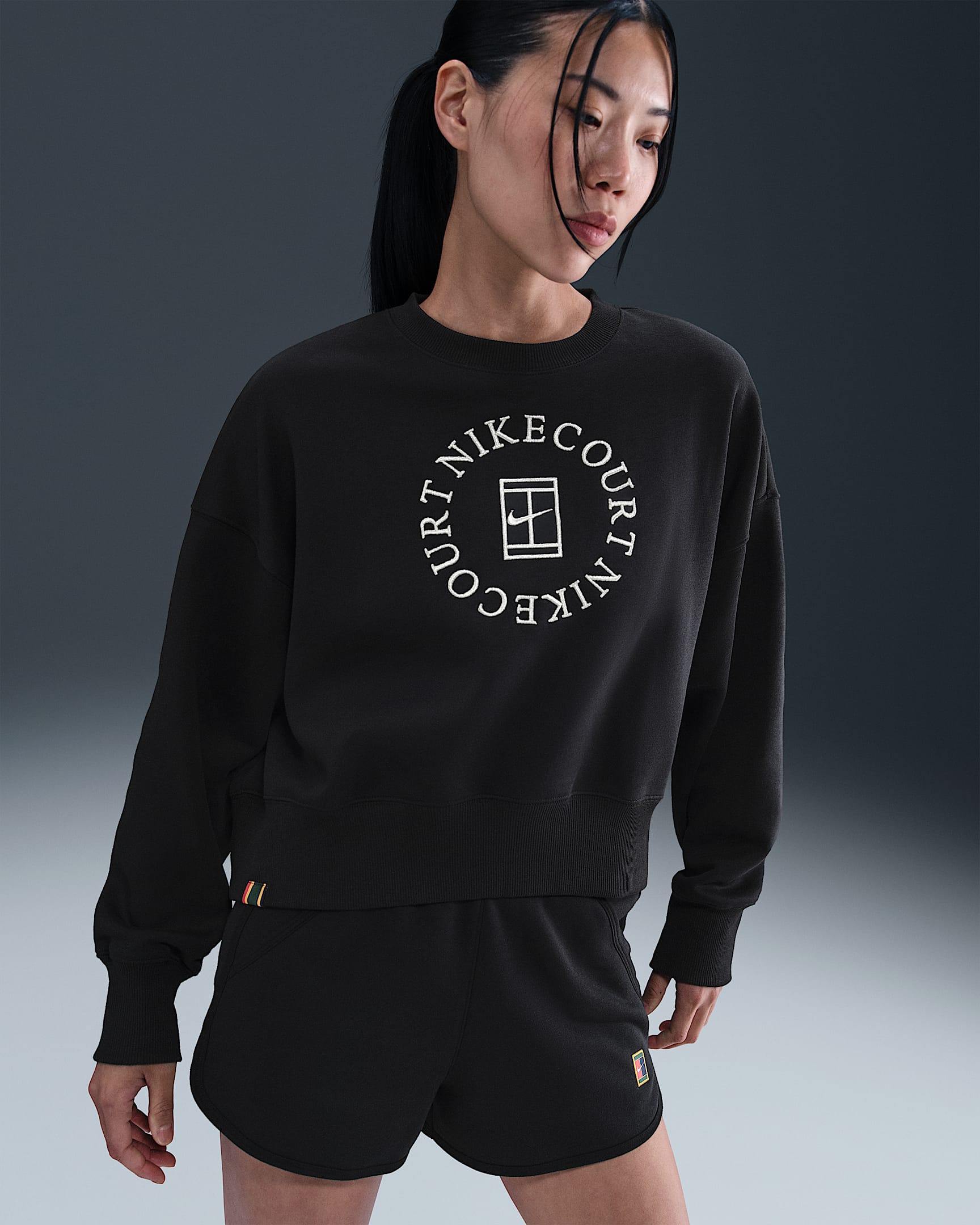 NikeCourt Heritage Phoenix Fleece 女子 Oversize 风加绒圆领运动衫 - 黑/煤黑