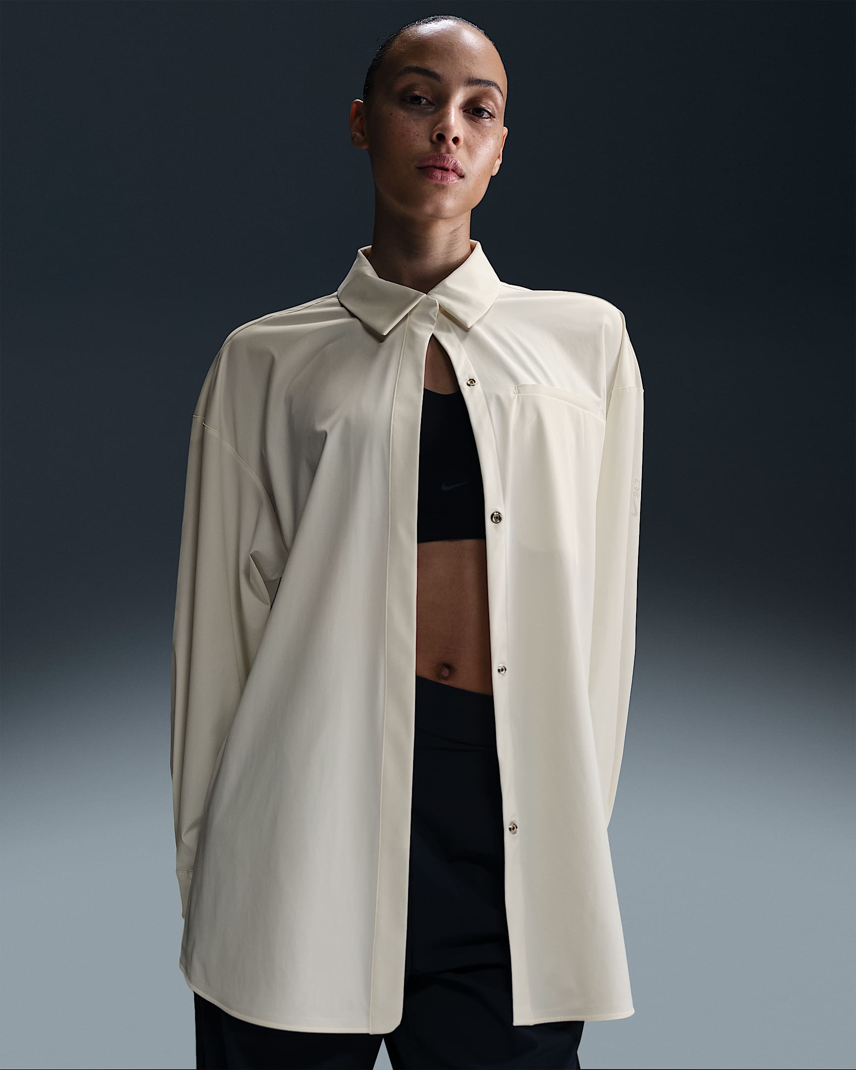 Nike 24.7 PerfectStretch Dri-FIT 女子 Oversize 风速干长袖上衣 - 帆白/浅骨色
