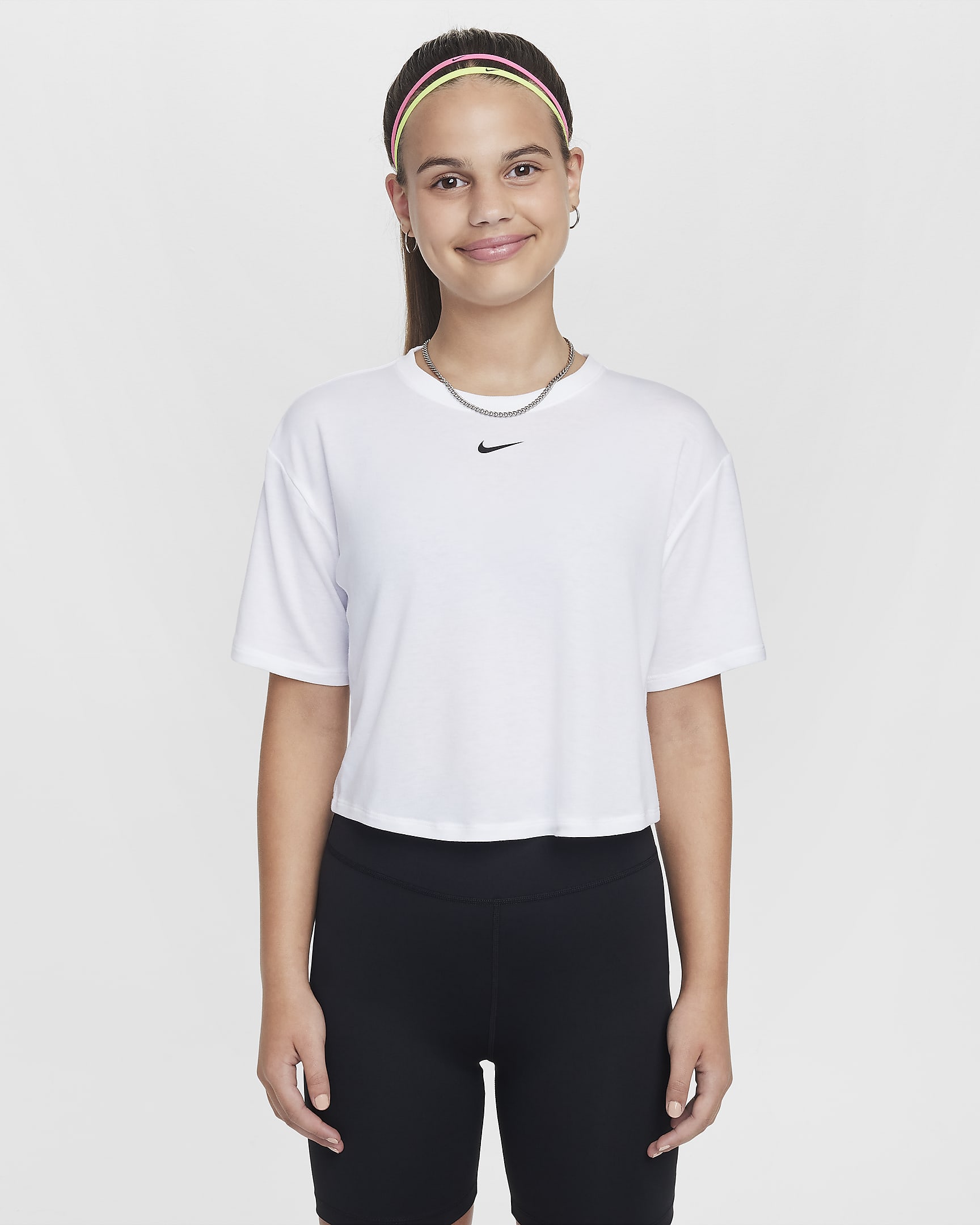 Nike One Relaxed Dri-FIT 大童(女孩)透气速干短袖上衣 - 白色/黑