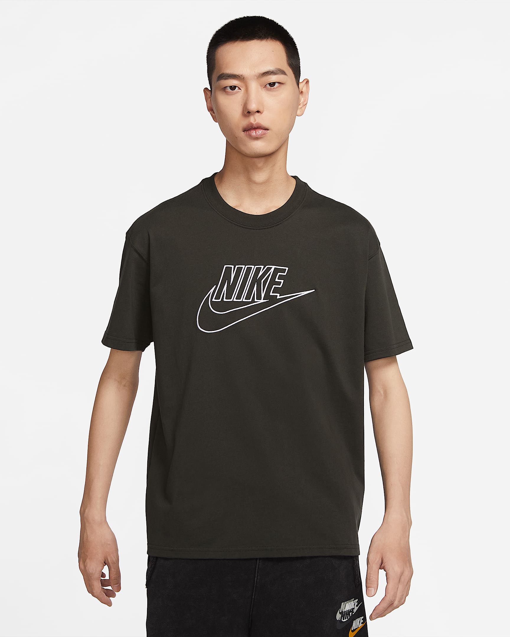 Nike Sportswear Essentials+ 男子水洗T恤 - 红杉绿