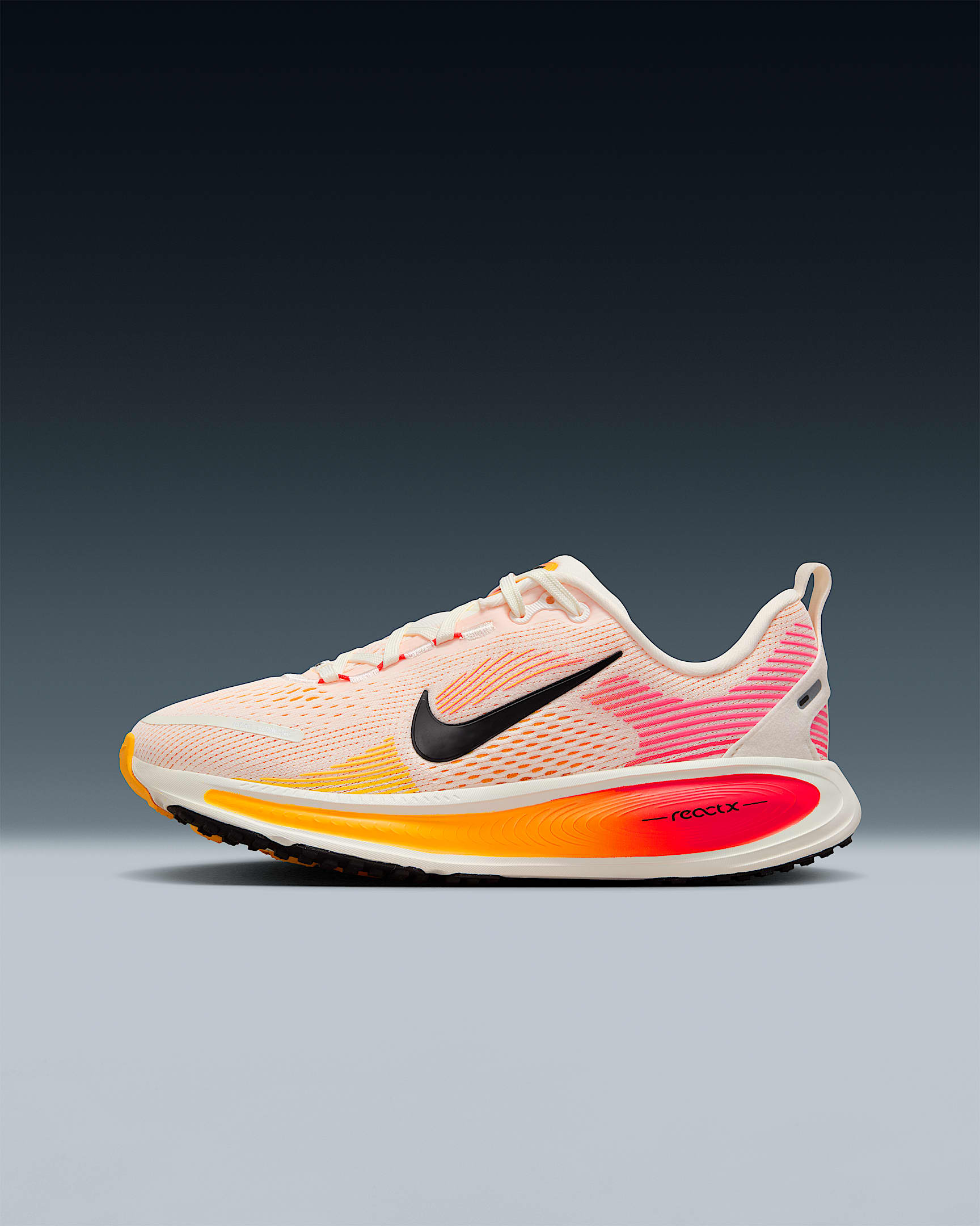 Nike Vomero 18 耐克小迈柔大童公路跑步鞋 - 帆白/亮深红/激光橙/黑