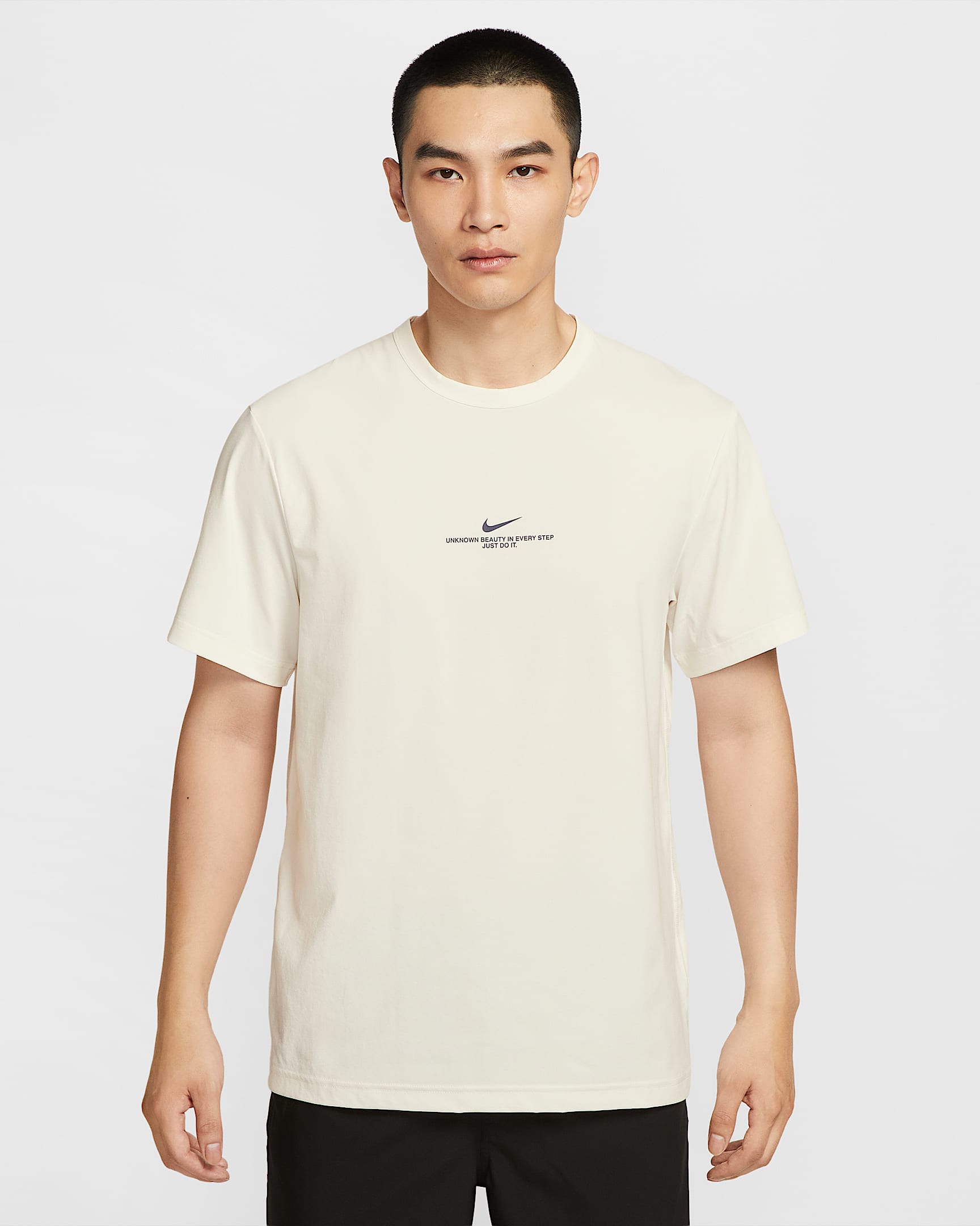 Nike Hyverse Dri-FIT 男子速干防晒短袖训练上衣 - 帆白