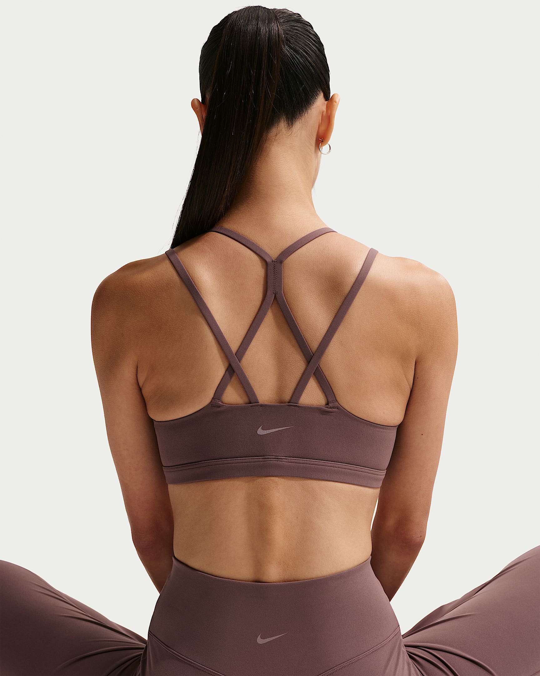Nike Zenvy Strappy 女子低强度支撑速干衬垫运动内衣 - 图腾黑紫/白色