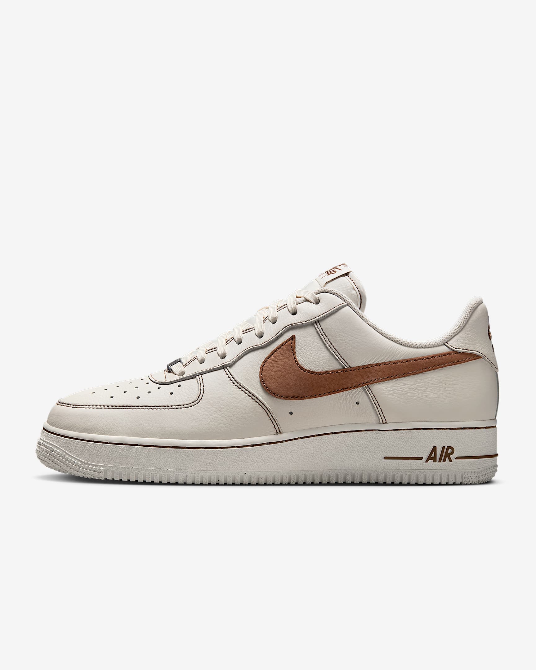 Nike Air Force 1 '07 LV8 男子空军一号运动鞋 - 象牙白/马鞍褐