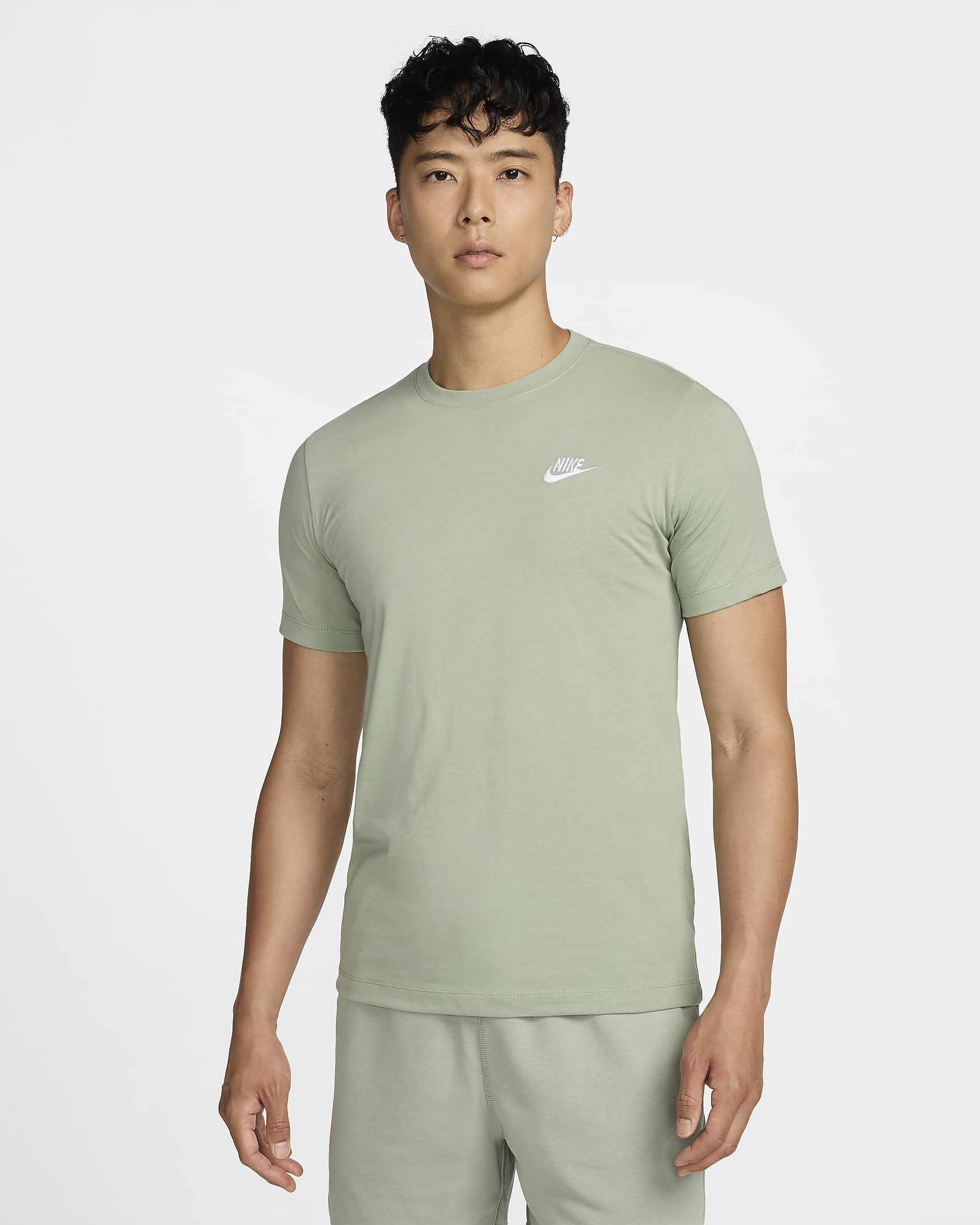 Nike Sportswear Club 男子刺绣柔软纯棉T恤 - 地平线绿